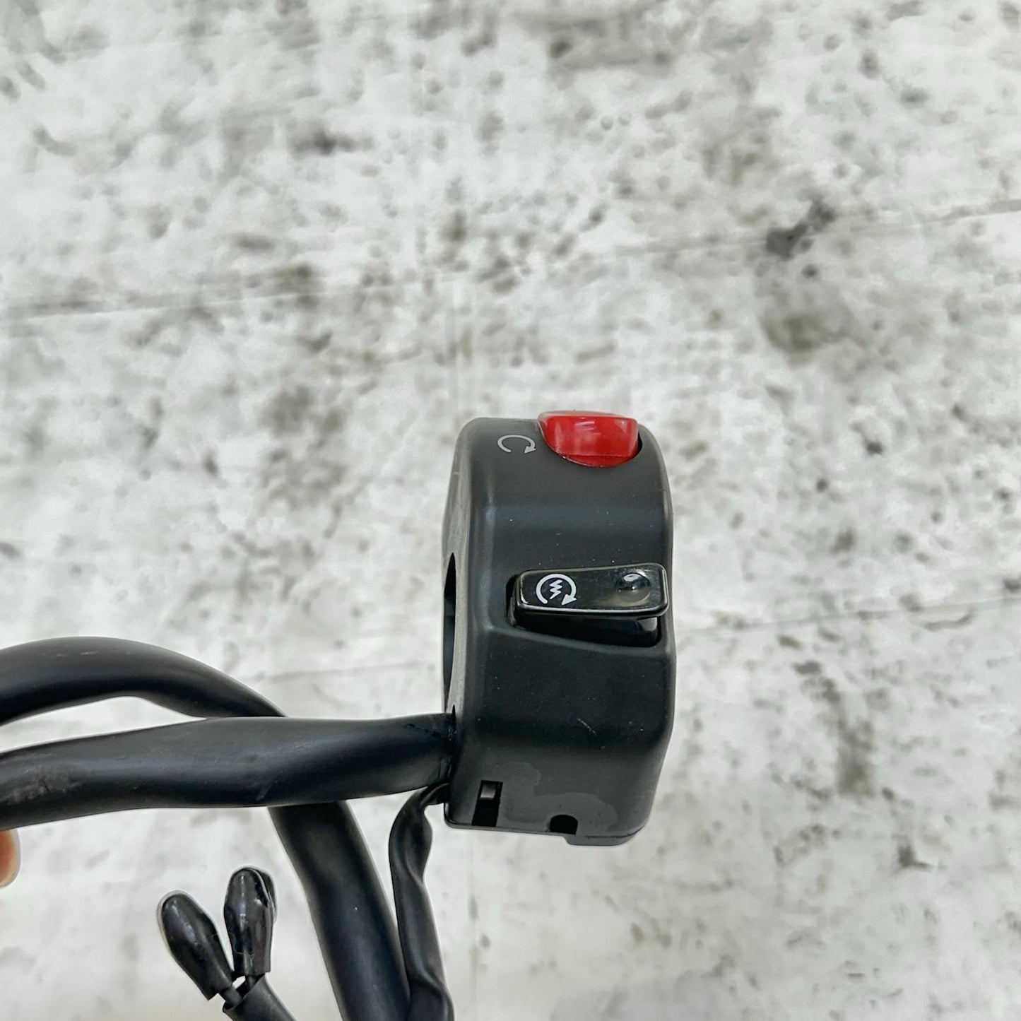 2013 - 2017 TRIUMPH DAYTONA 675 RIGHT SWITCH START STOP KILL ON OFF CONTROL HAND