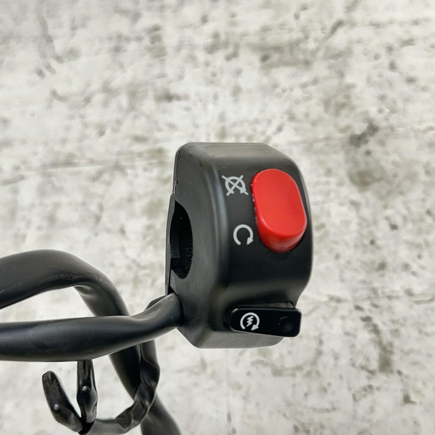 2013 - 2017 TRIUMPH DAYTONA 675 RIGHT SWITCH START STOP KILL ON OFF CONTROL HAND