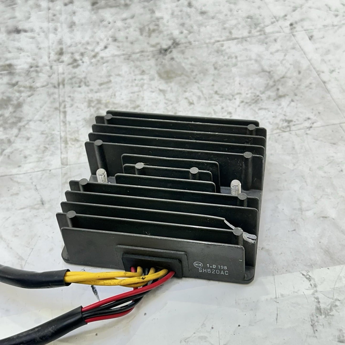 2013 - 2017 TRIUMPH DAYTONA 675 VOLTAGE REGULATOR RECTIFIER STOCK OEM