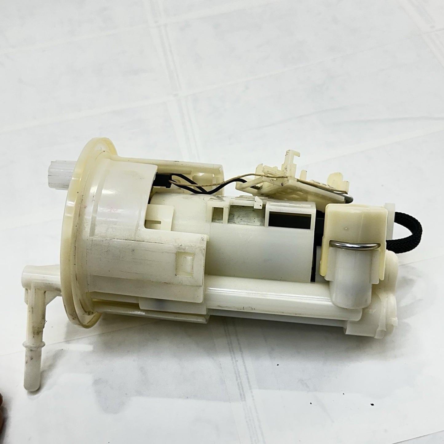 2013 - 2017 TRIUMPH DAYTONA 675 FUEL PUMP GAS PETROL SENDING UNIT STOCK OEM