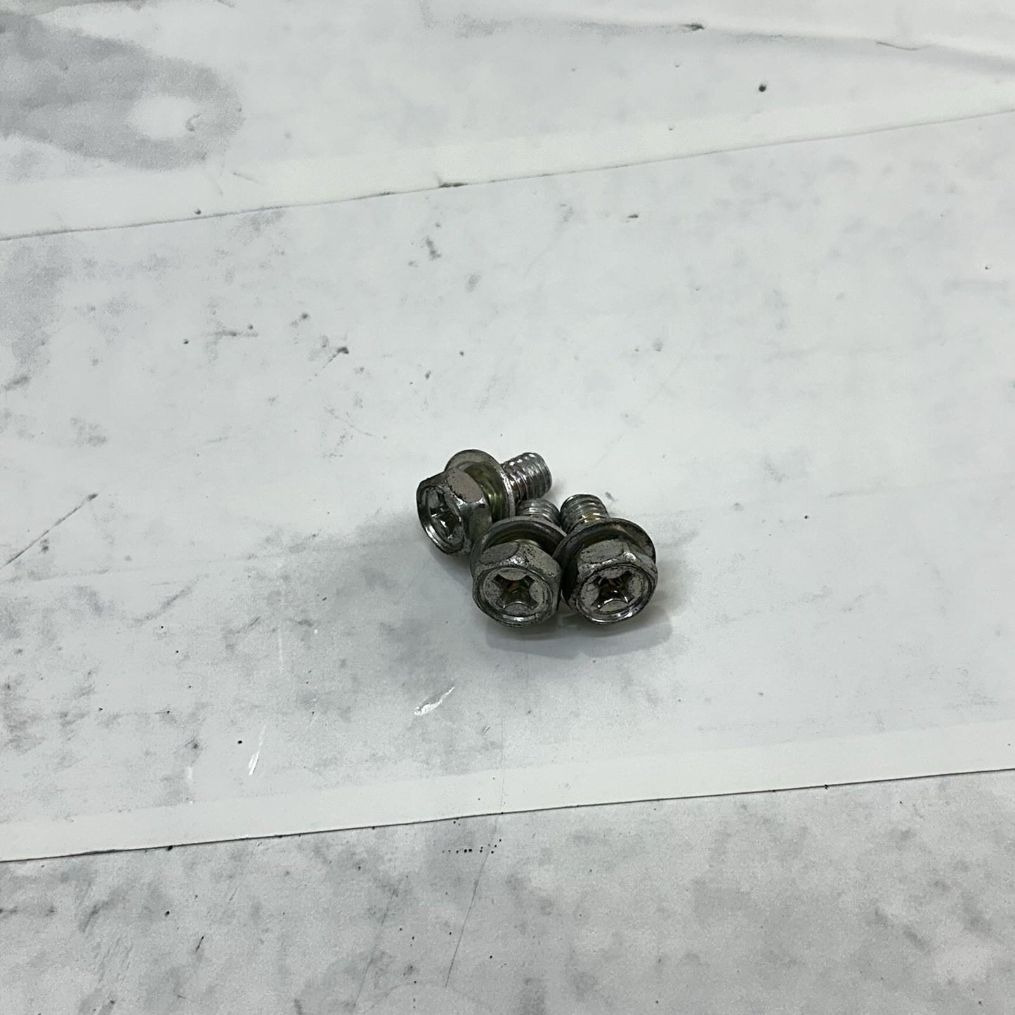 2013 - 2017 TRIUMPH DAYTONA 675 RADIATOR FAN ENGINE MOTOR COOLING BOLTS STOCK