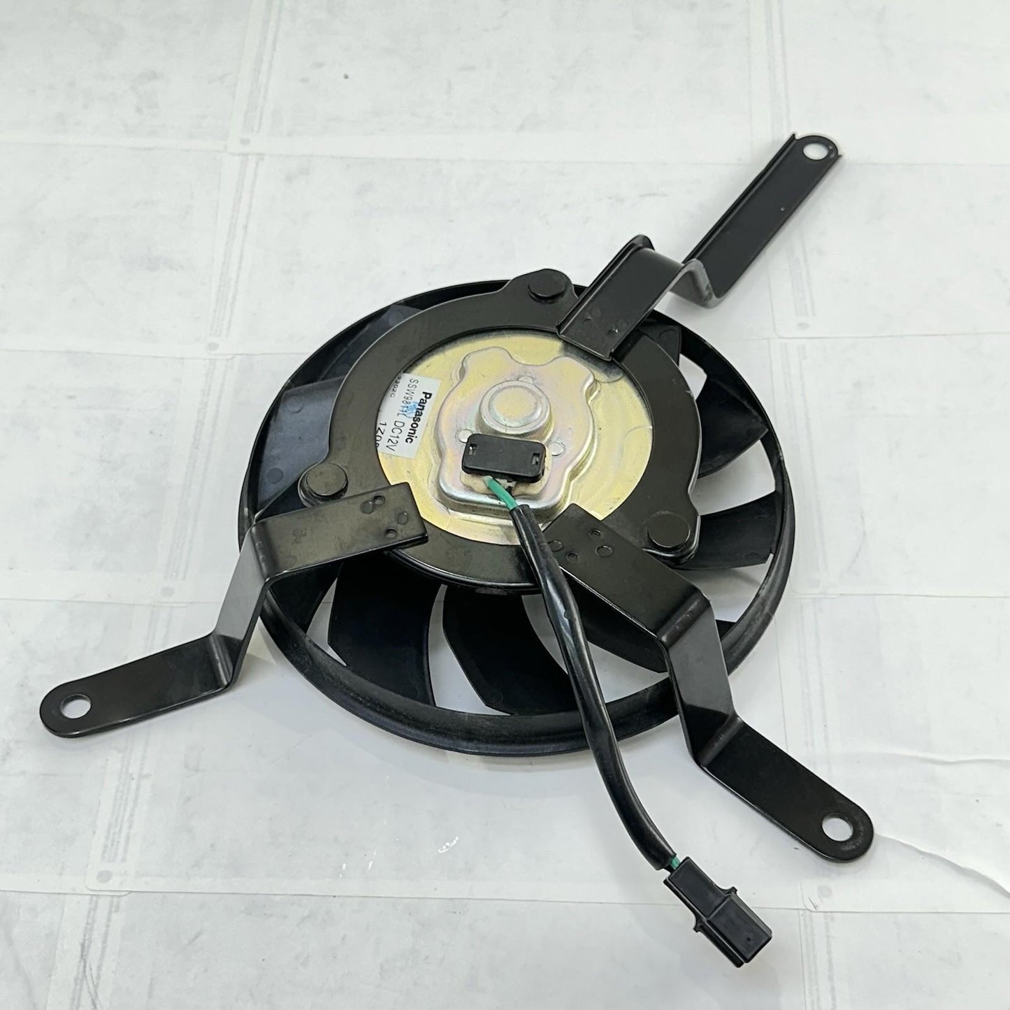 2013 - 2017 TRIUMPH DAYTONA 675 RADIATOR FAN ENGINE MOTOR COOLING BOLTS STOCK