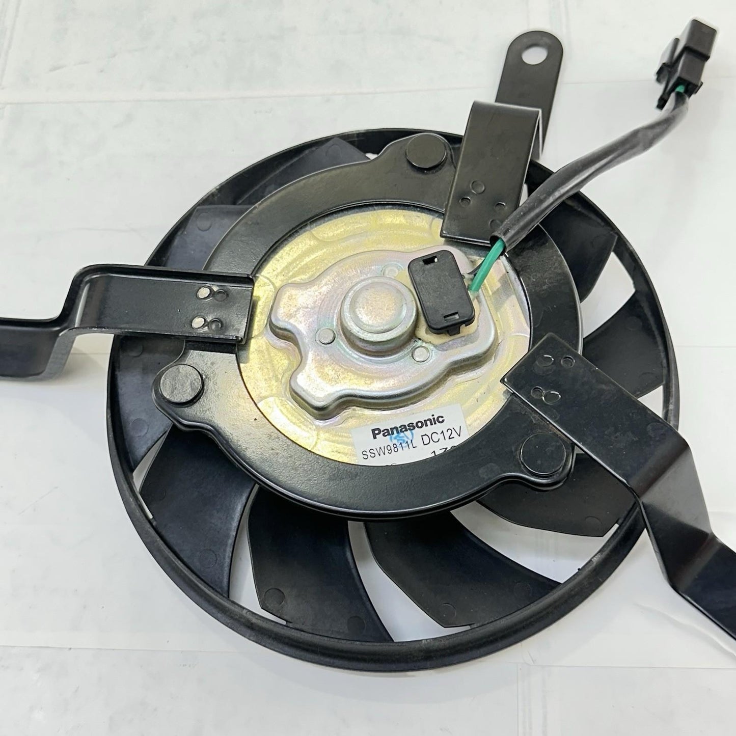 2013 - 2017 TRIUMPH DAYTONA 675 RADIATOR FAN ENGINE MOTOR COOLING BOLTS STOCK