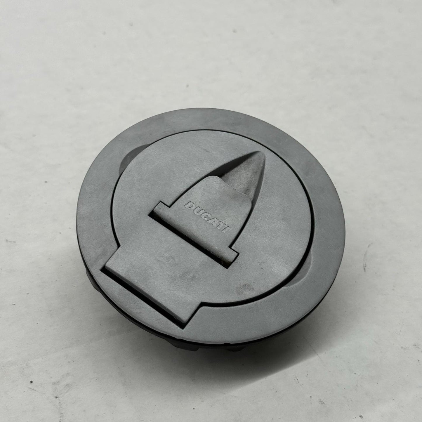 2018 - 2024 DUCATI PANIGALE V4 GAS CAP FUEL FILLER KEY MECHANISM