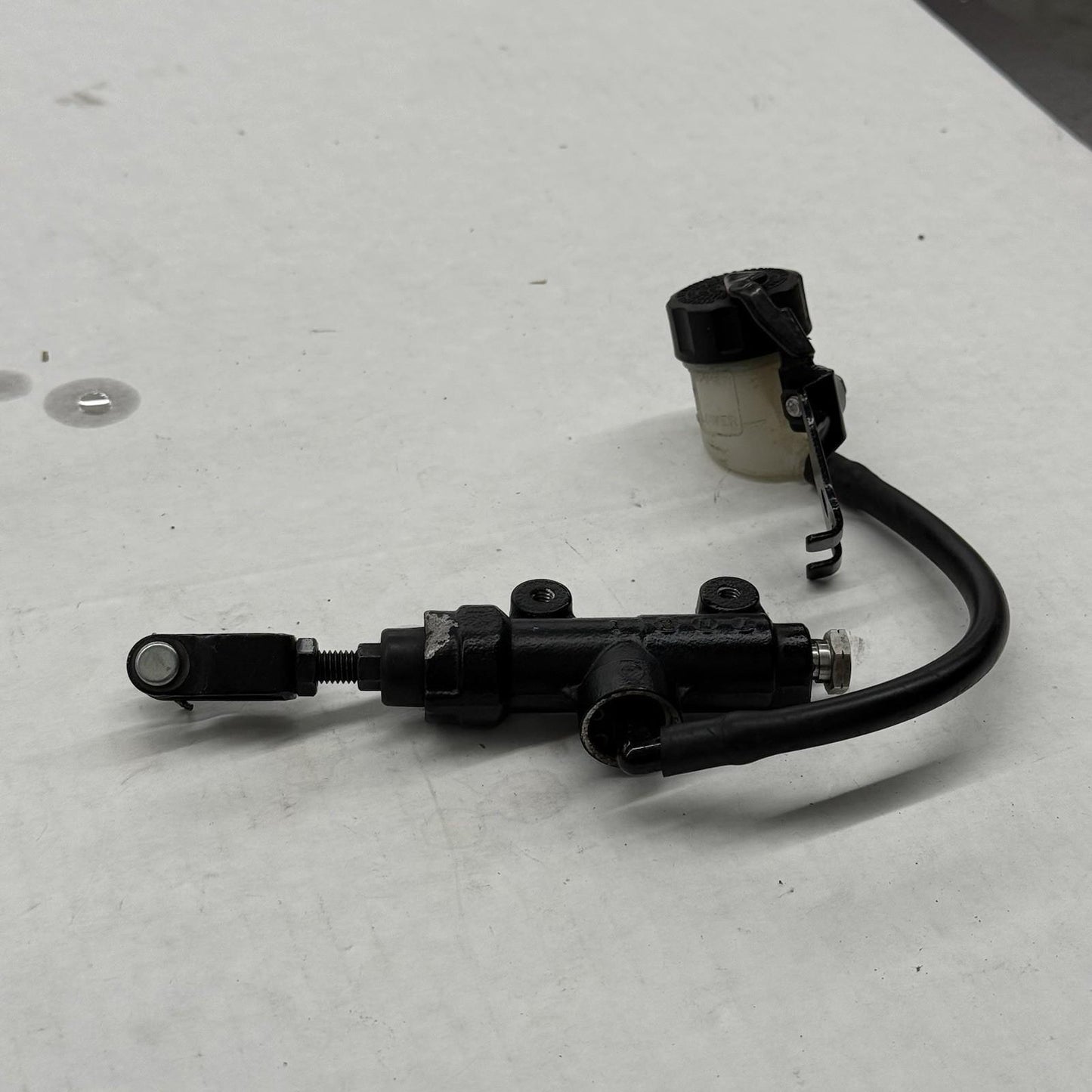 2017 - 2024 SUZUKI GSXR1000 R REAR BACK BRAKE MASTER CYLINDER W RESERVOIR STOCK