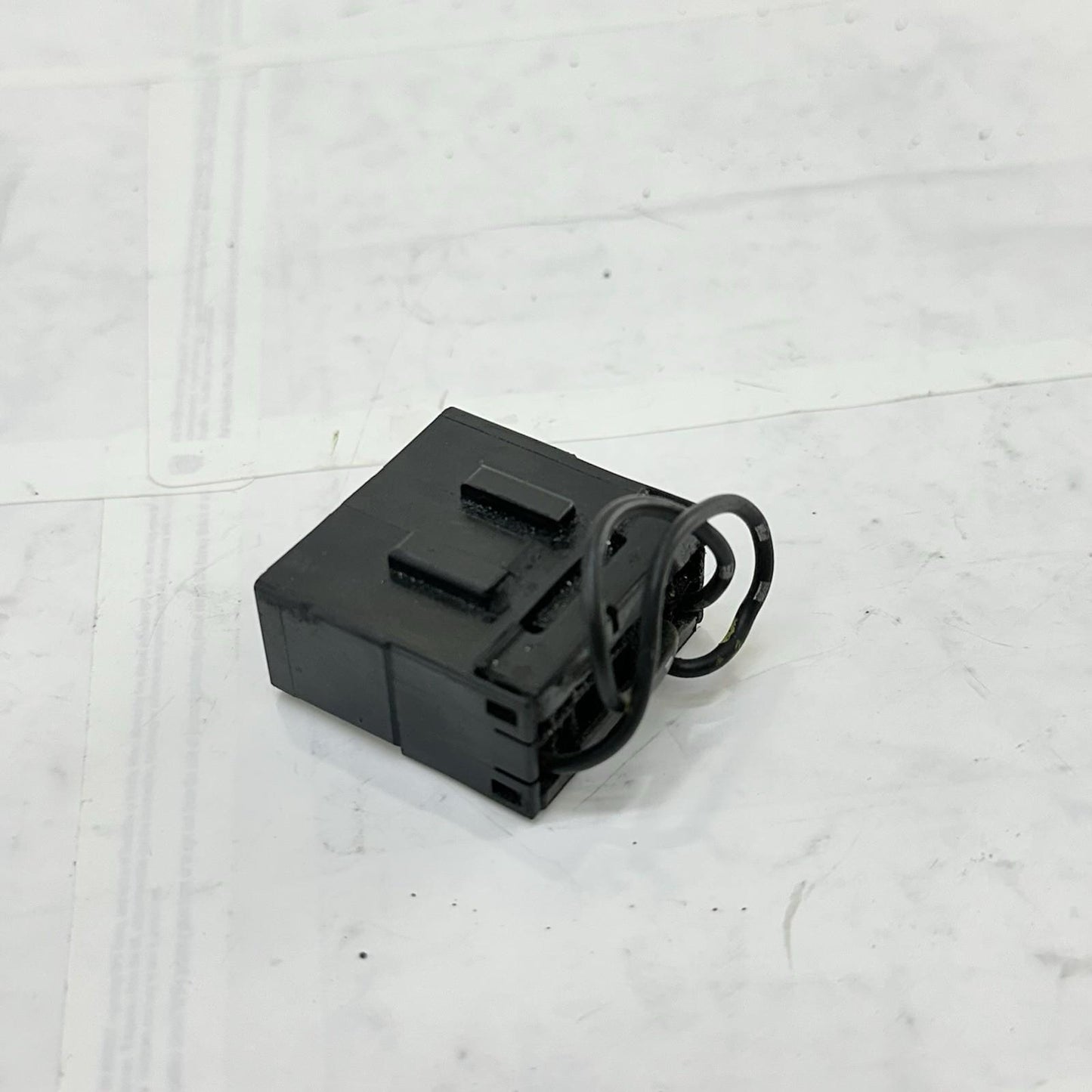 2013 - 2017 TRIUMPH DAYTONA 675 SENSOR RELAY FUSE SWITCH ENGINE MOTOR STOCK OEM
