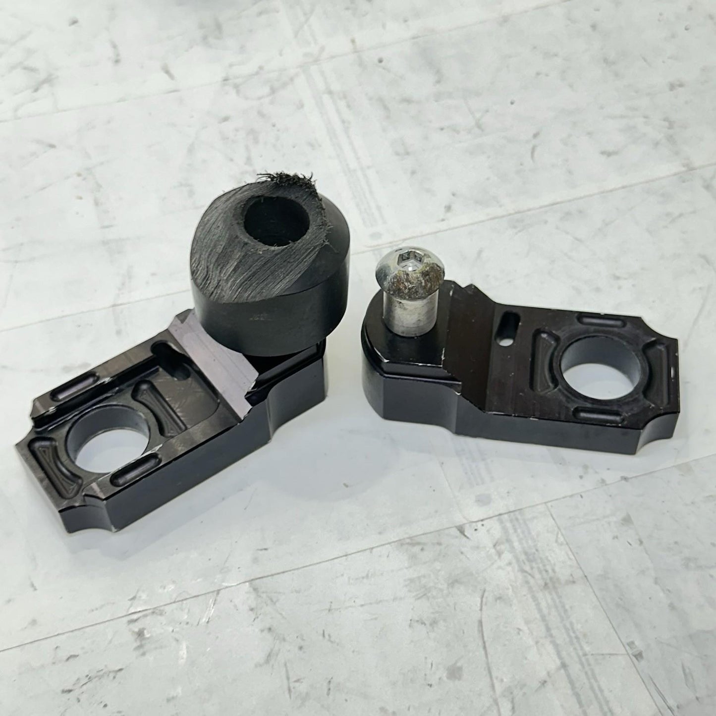 2013 - 2017 TRIUMPH DAYTONA 675 REAR AXLE BACK WHEEL PIVOT BOLT SPACERS SPOOLS