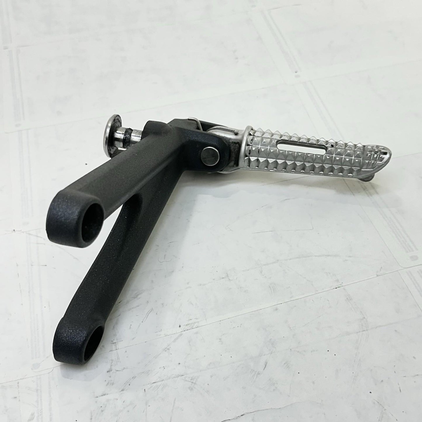 2013 - 2017 TRIUMPH DAYTONA 675 LEFT SIDE REAR SET FOOT REST PEG BOLTS