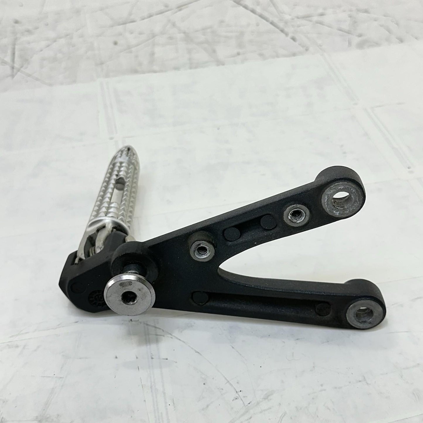 2013 - 2017 TRIUMPH DAYTONA 675 LEFT SIDE REAR SET FOOT REST PEG BOLTS