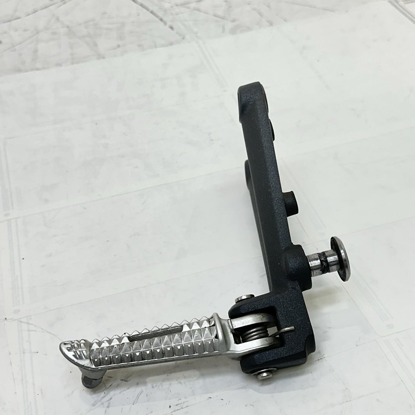 2013 - 2017 TRIUMPH DAYTONA 675 LEFT SIDE REAR SET FOOT REST PEG BOLTS