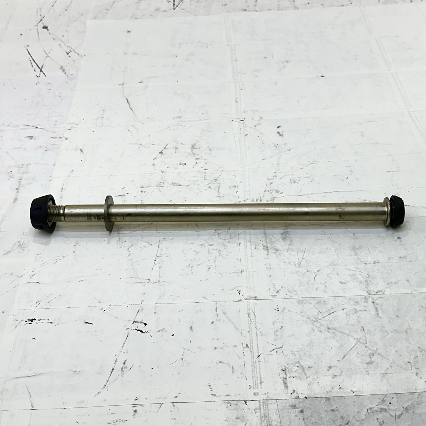 2013 - 2017 TRIUMPH DAYTONA 675 SWINGARM BOLT REAR PIVOT AXLE BACK SCREW NUT OEM