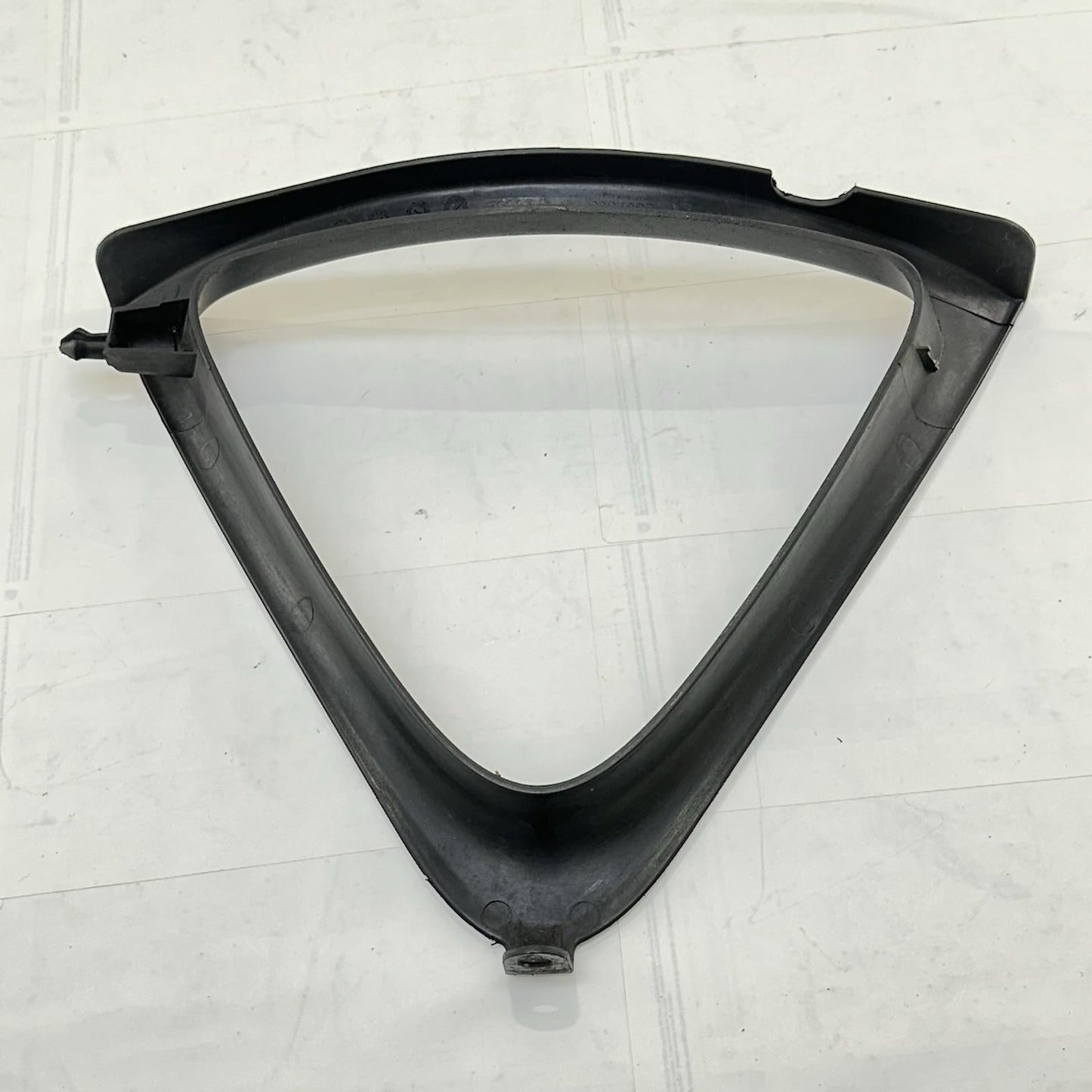 2013 - 2017 TRIUMPH DAYTONA 675 FRONT INFILL FAIRING LOWER RADIATOR V COWL STOCK