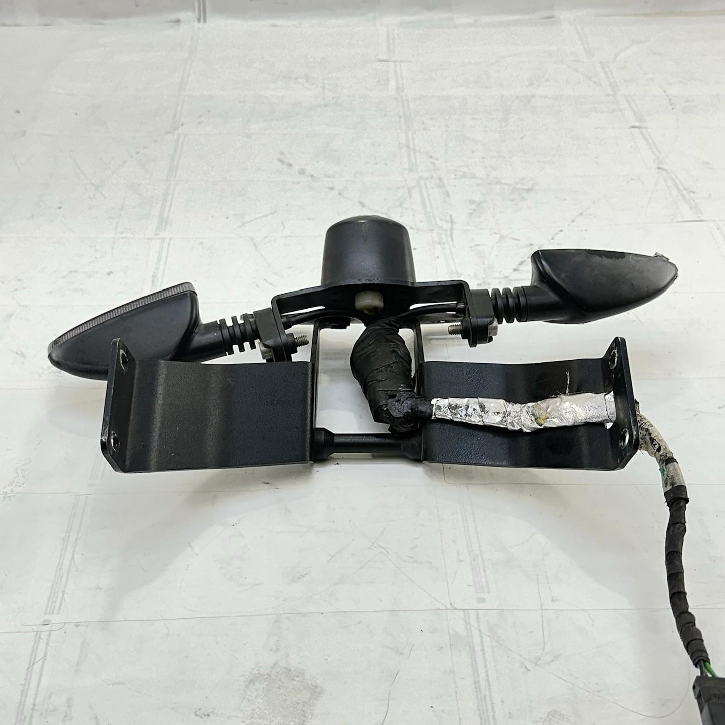 2013 - 2017 TRIUMPH DAYTONA 675 PLATE HOLDER REAR TURN SIGNALS LIGHT *DAMAGED*