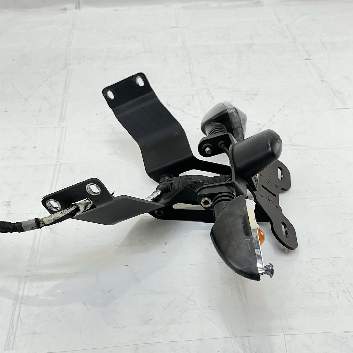 2013 - 2017 TRIUMPH DAYTONA 675 PLATE HOLDER REAR TURN SIGNALS LIGHT *DAMAGED*