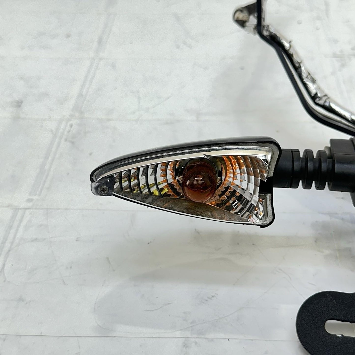 2013 - 2017 TRIUMPH DAYTONA 675 PLATE HOLDER REAR TURN SIGNALS LIGHT *DAMAGED*