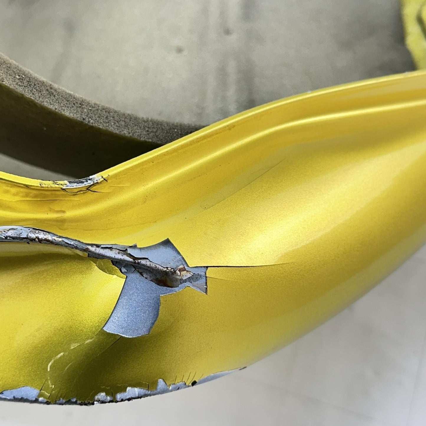 2013 - 2017 TRIUMPH DAYTONA 675 FUEL TANK GAS PETROL RESERVOIR YELLOW *DAMAGED*