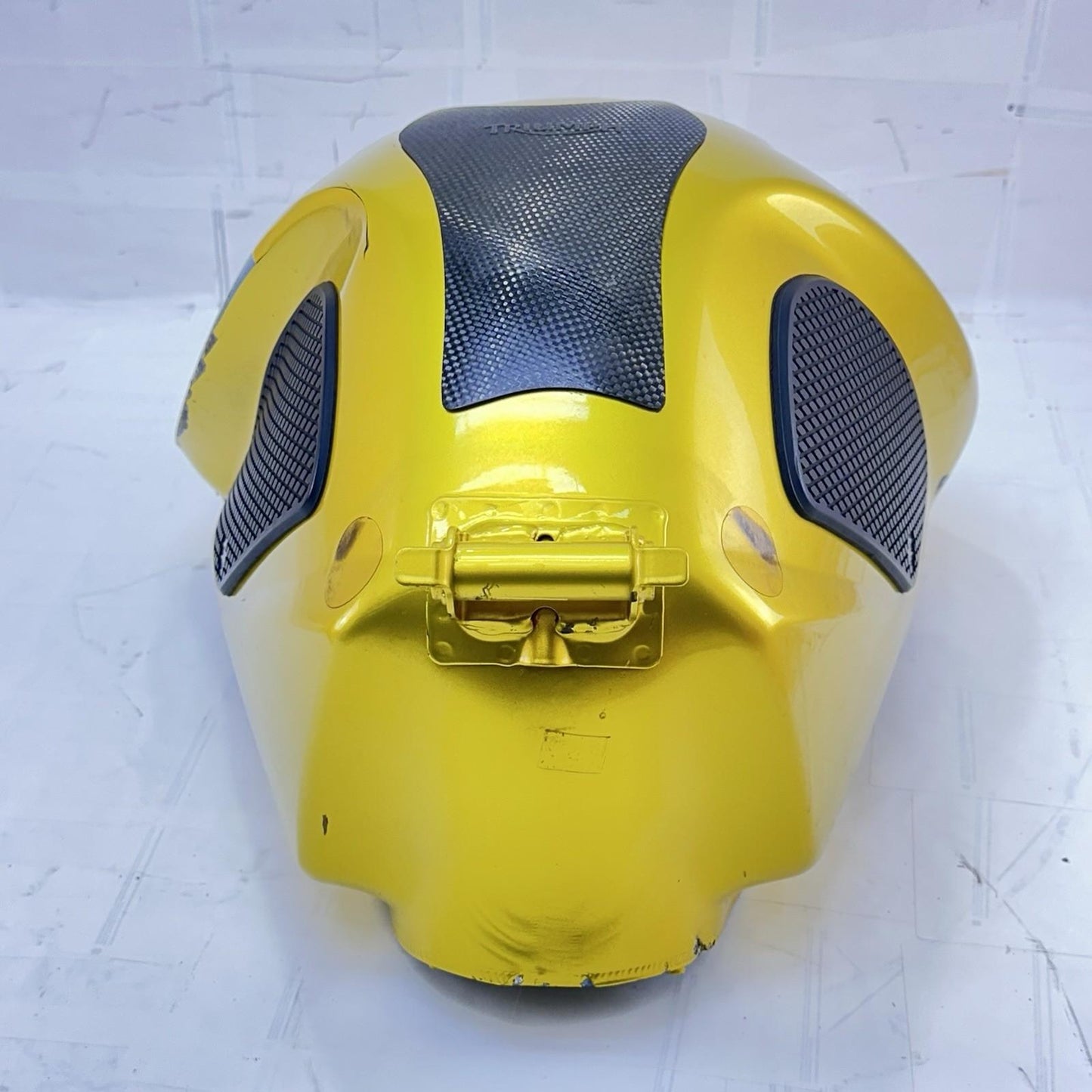 2013 - 2017 TRIUMPH DAYTONA 675 FUEL TANK GAS PETROL RESERVOIR YELLOW *DAMAGED*