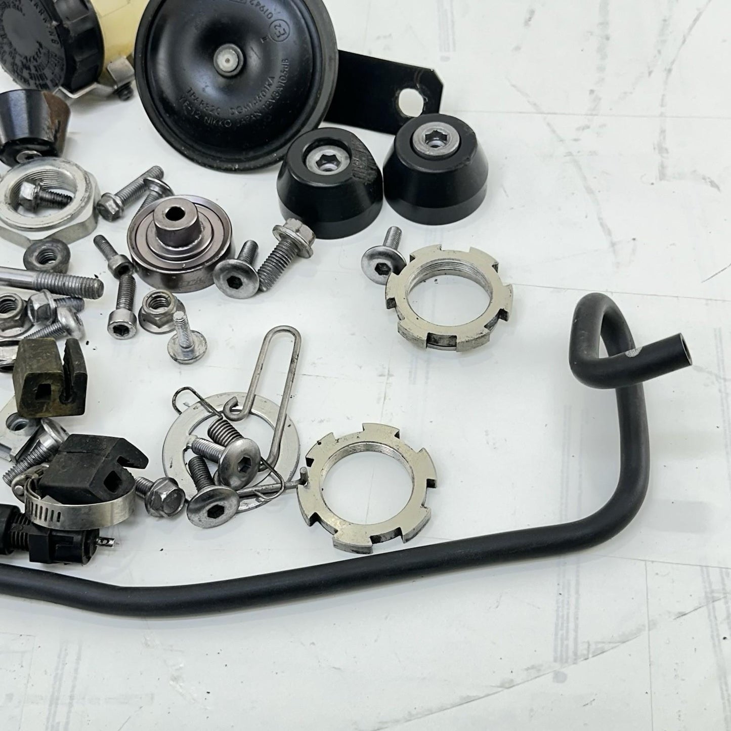 2013 - 2017 TRIUMPH DAYTONA 675 PARTS BOLTS NUTS SCREWS HARDWARE HORN CYLINDER