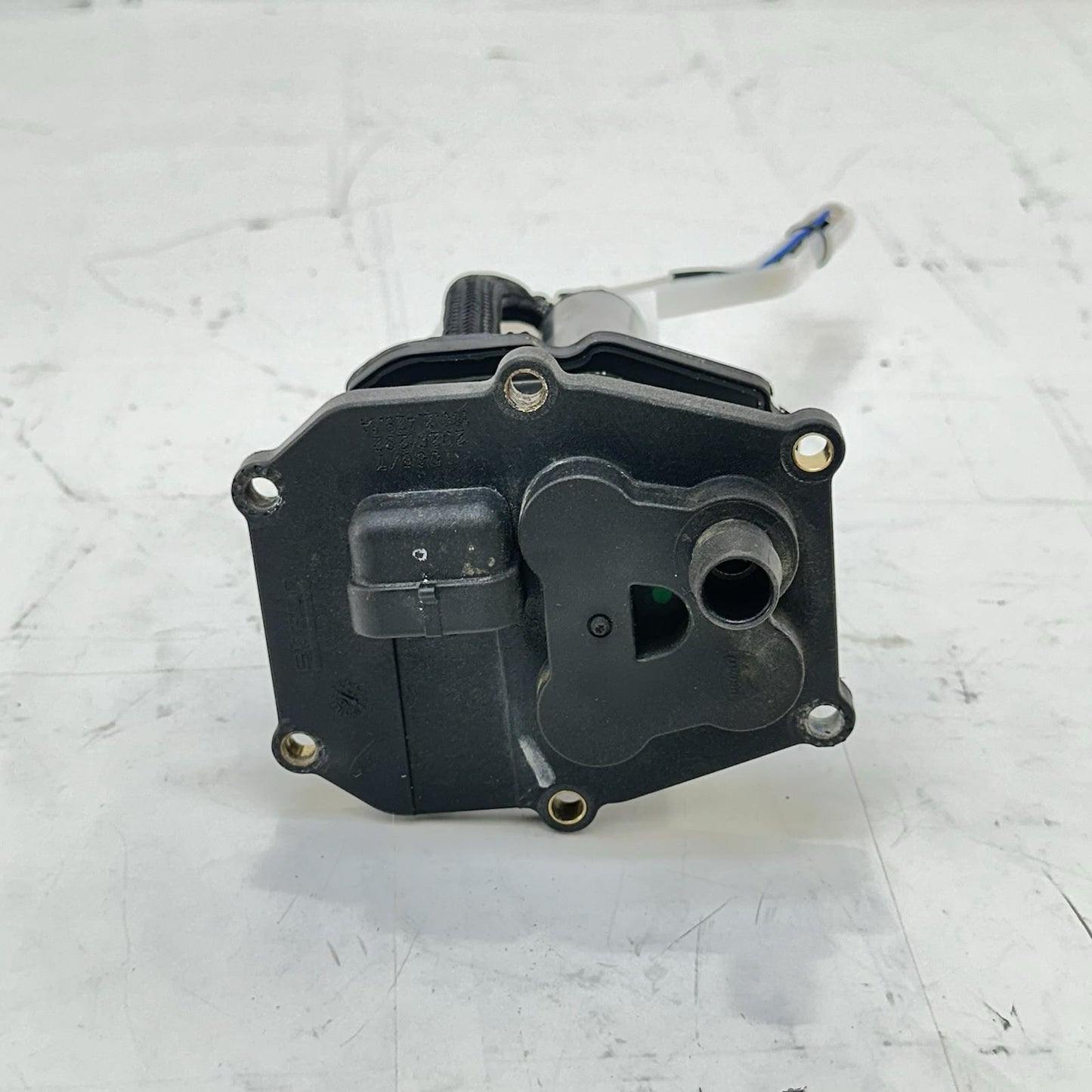 2016 - 2018 DUCATI HYPERMOTARD 939 FUEL PUMP GAS SENDING UNIT PETROL COVER BOLTS