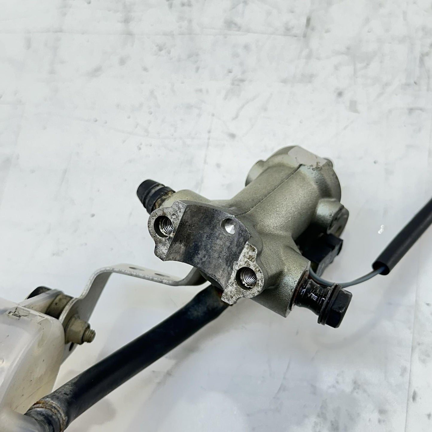 2016 - 2018 DUCATI HYPERMOTARD 939 FRONT MASTER CYLINDER BRAKE RESERVOIR