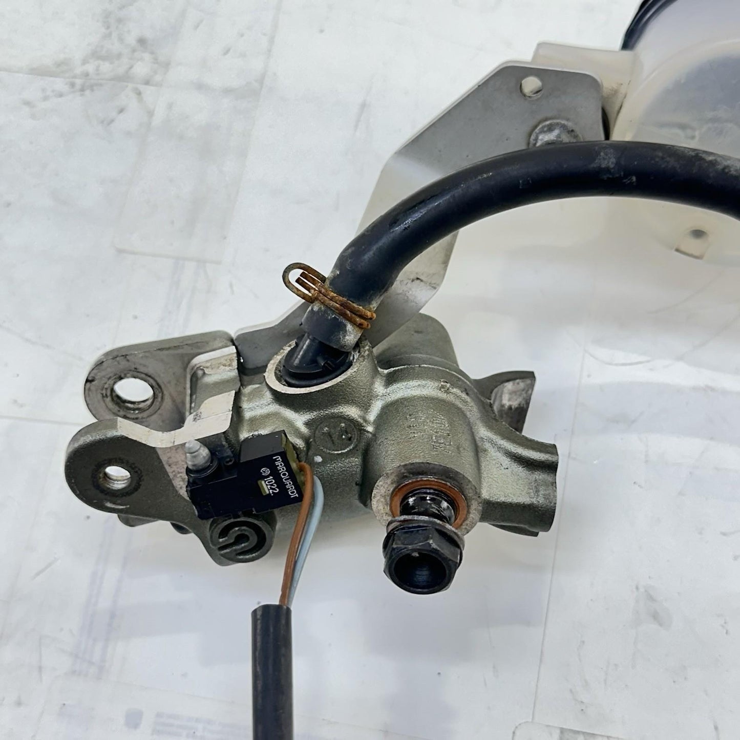 2016 - 2018 DUCATI HYPERMOTARD 939 FRONT MASTER CYLINDER BRAKE RESERVOIR
