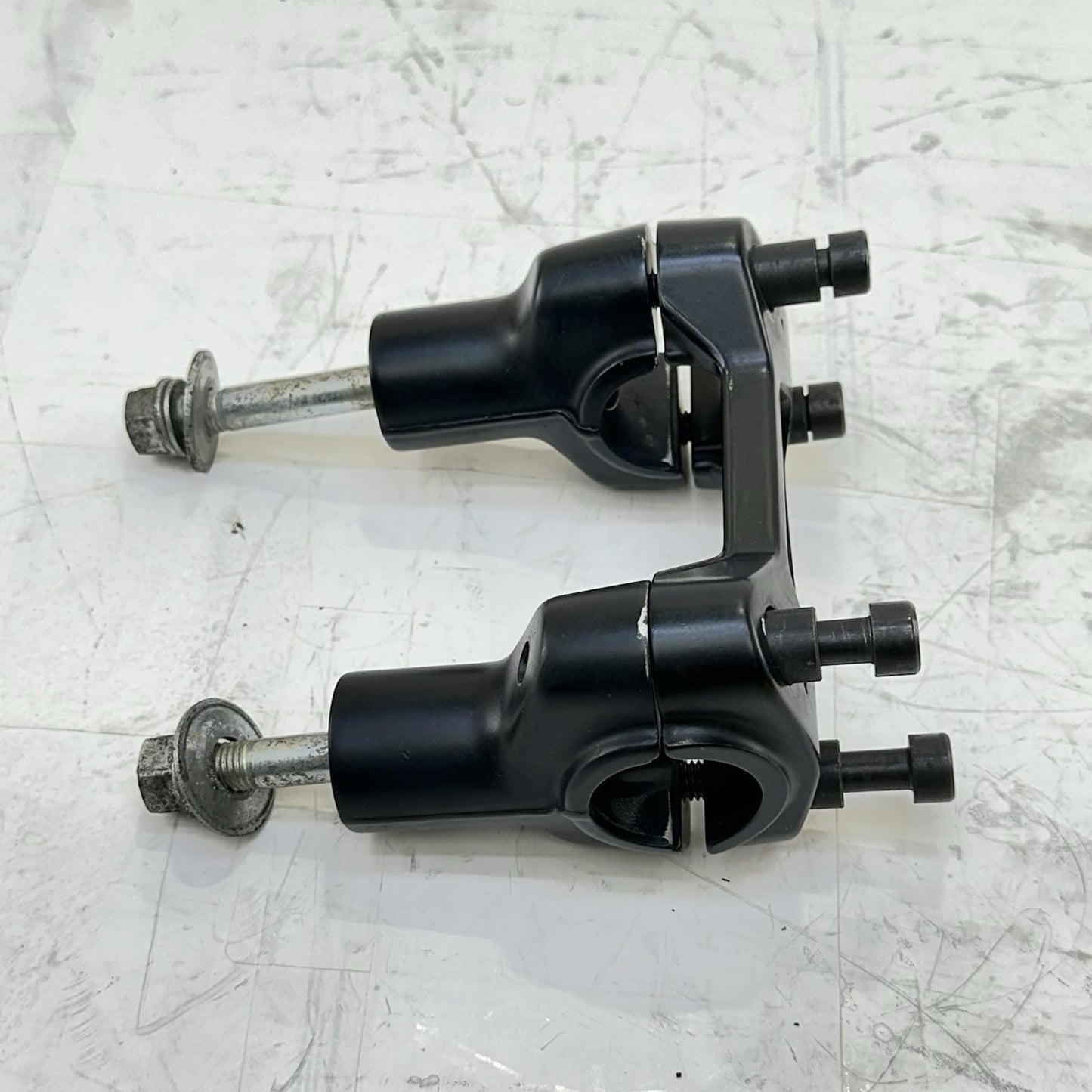 2016 - 2018 DUCATI HYPERMOTARD 939 HANDLEBAR RISERS CLAMP HANDLE BAR BOLTS