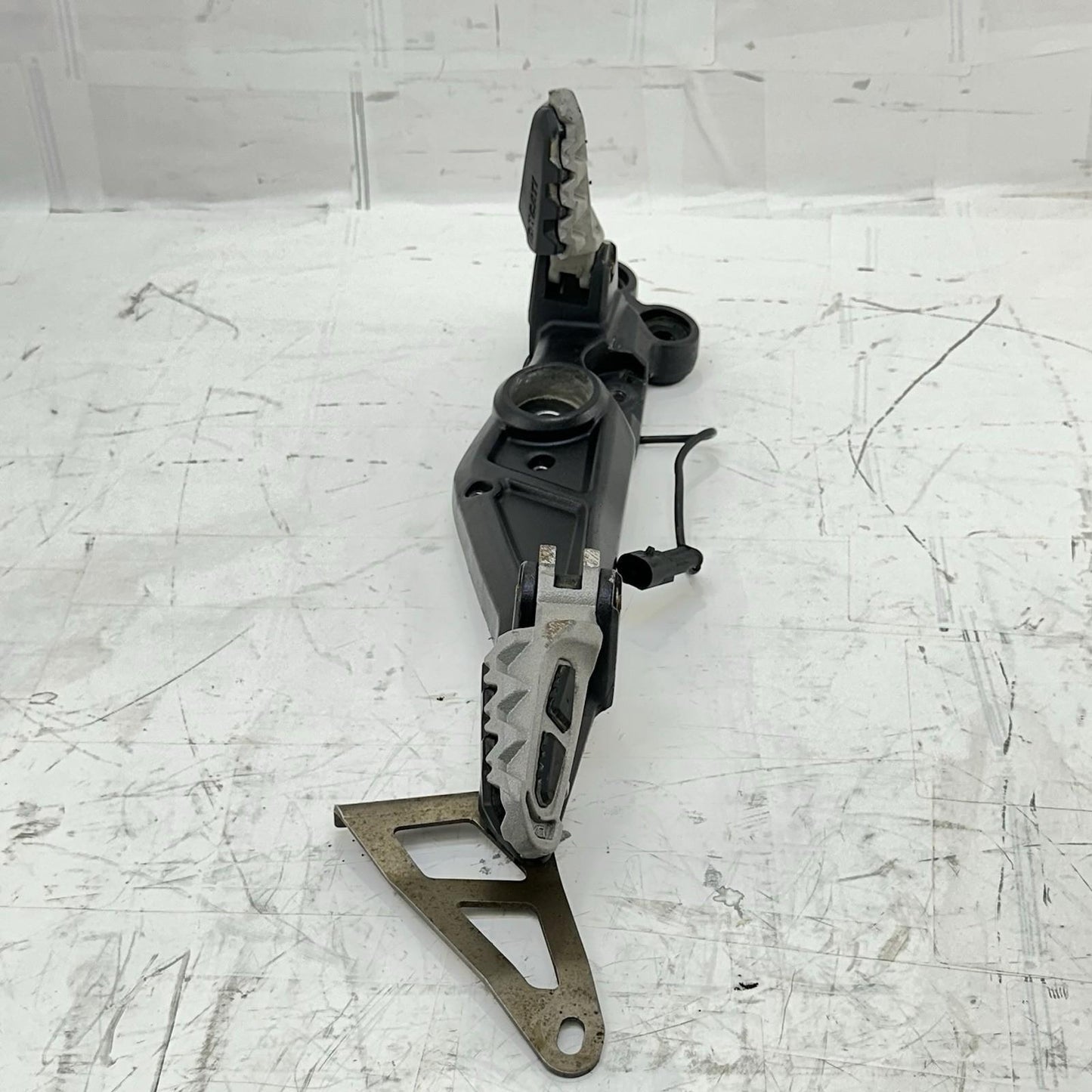 2016 - 2018 DUCATI HYPERMOTARD 939 FOOT REST PEGS PLATE BRACKET HOLDER *SCUFFED*