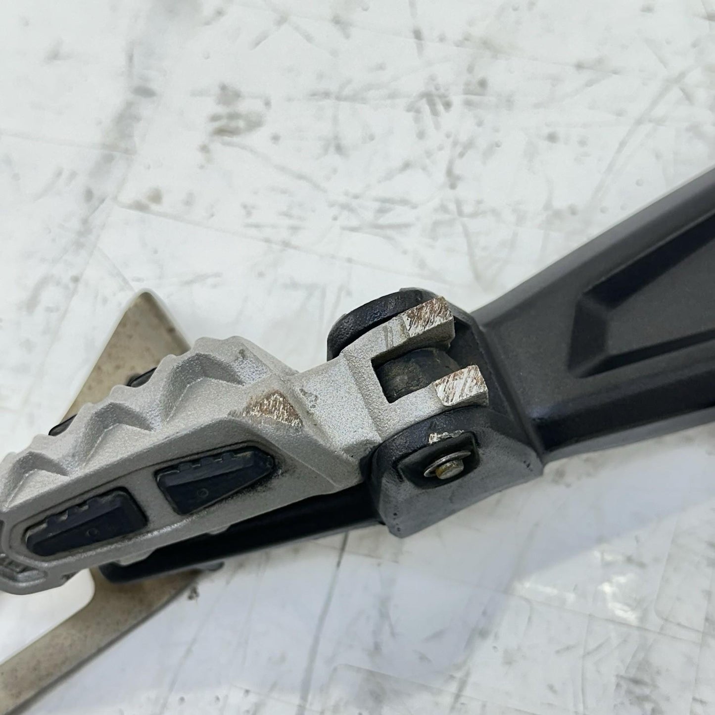 2016 - 2018 DUCATI HYPERMOTARD 939 FOOT REST PEGS PLATE BRACKET HOLDER *SCUFFED*