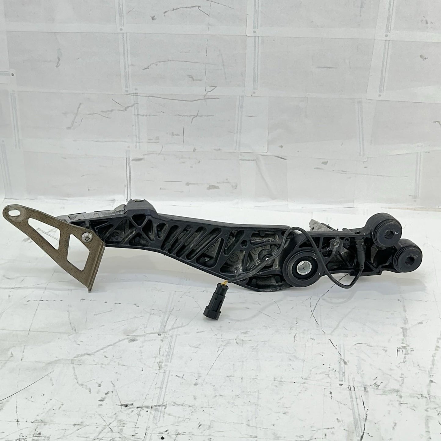 2016 - 2018 DUCATI HYPERMOTARD 939 FOOT REST PEGS PLATE BRACKET HOLDER *SCUFFED*