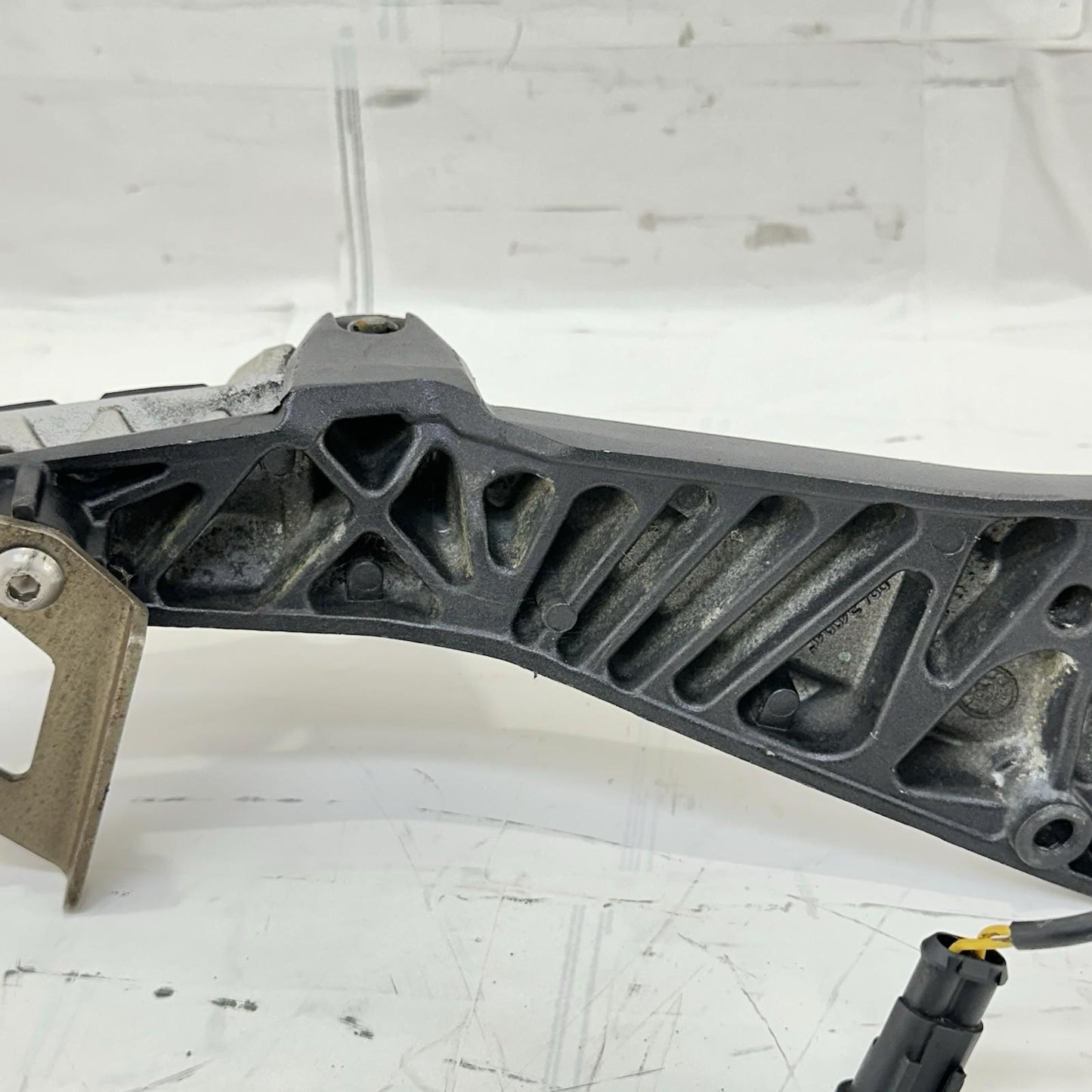 2016 - 2018 DUCATI HYPERMOTARD 939 FOOT REST PEGS PLATE BRACKET HOLDER *SCUFFED*