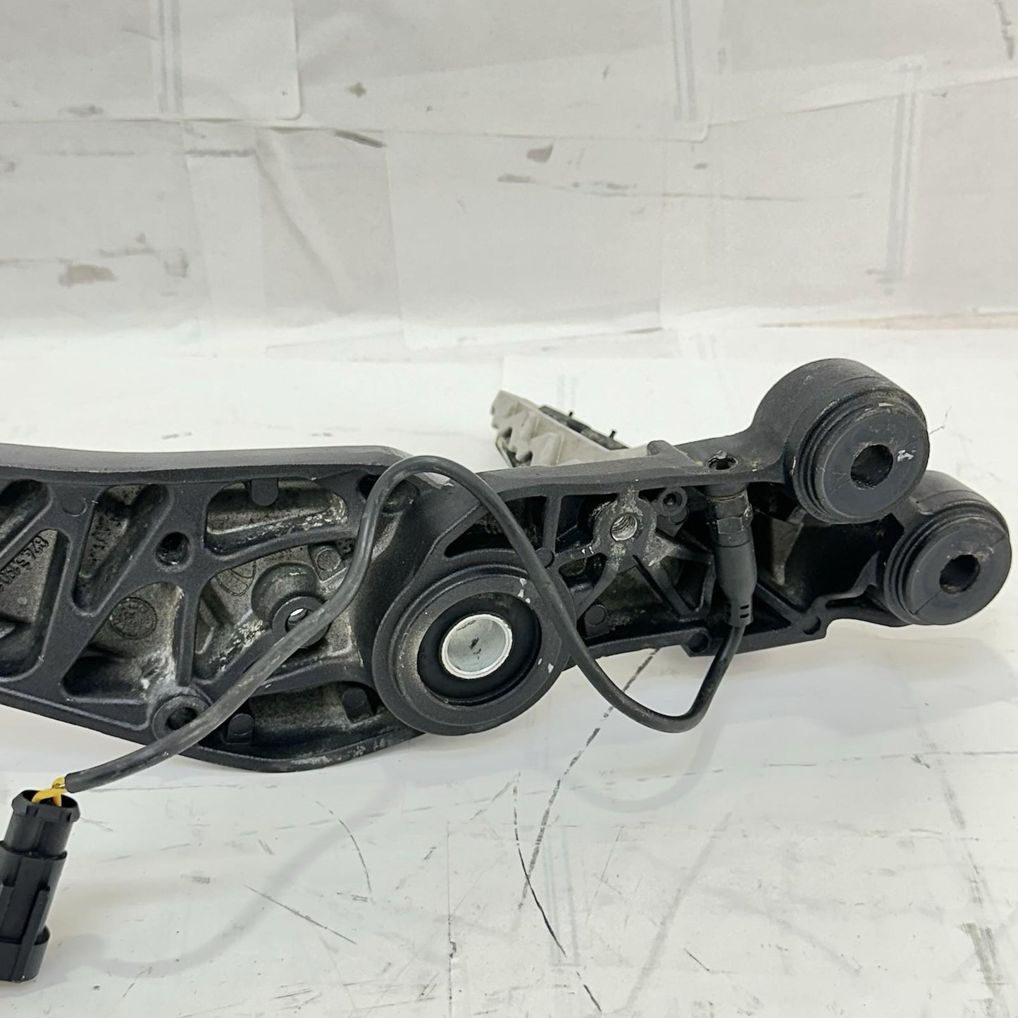 2016 - 2018 DUCATI HYPERMOTARD 939 FOOT REST PEGS PLATE BRACKET HOLDER *SCUFFED*