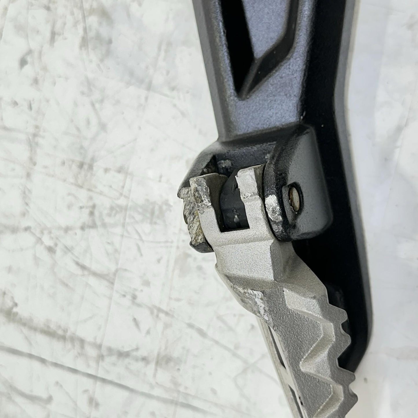 2016 - 2018 DUCATI HYPERMOTARD 939 FOOT REST PEGS PLATE BRACKET HOLDER *SCUFFED*