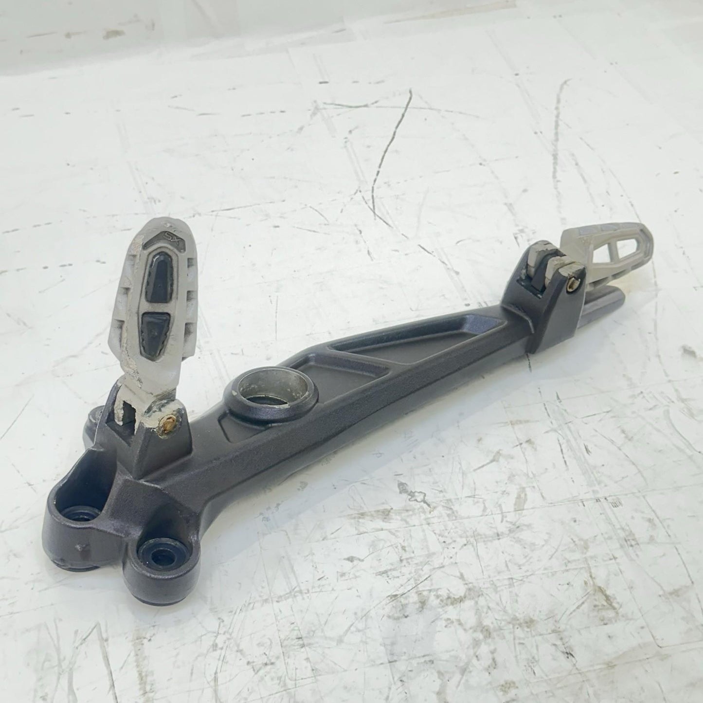2016 - 2018 DUCATI HYPERMOTARD 939 FOOT REST PEGS PLATE BRACKET HOLDER *SCUFFED*