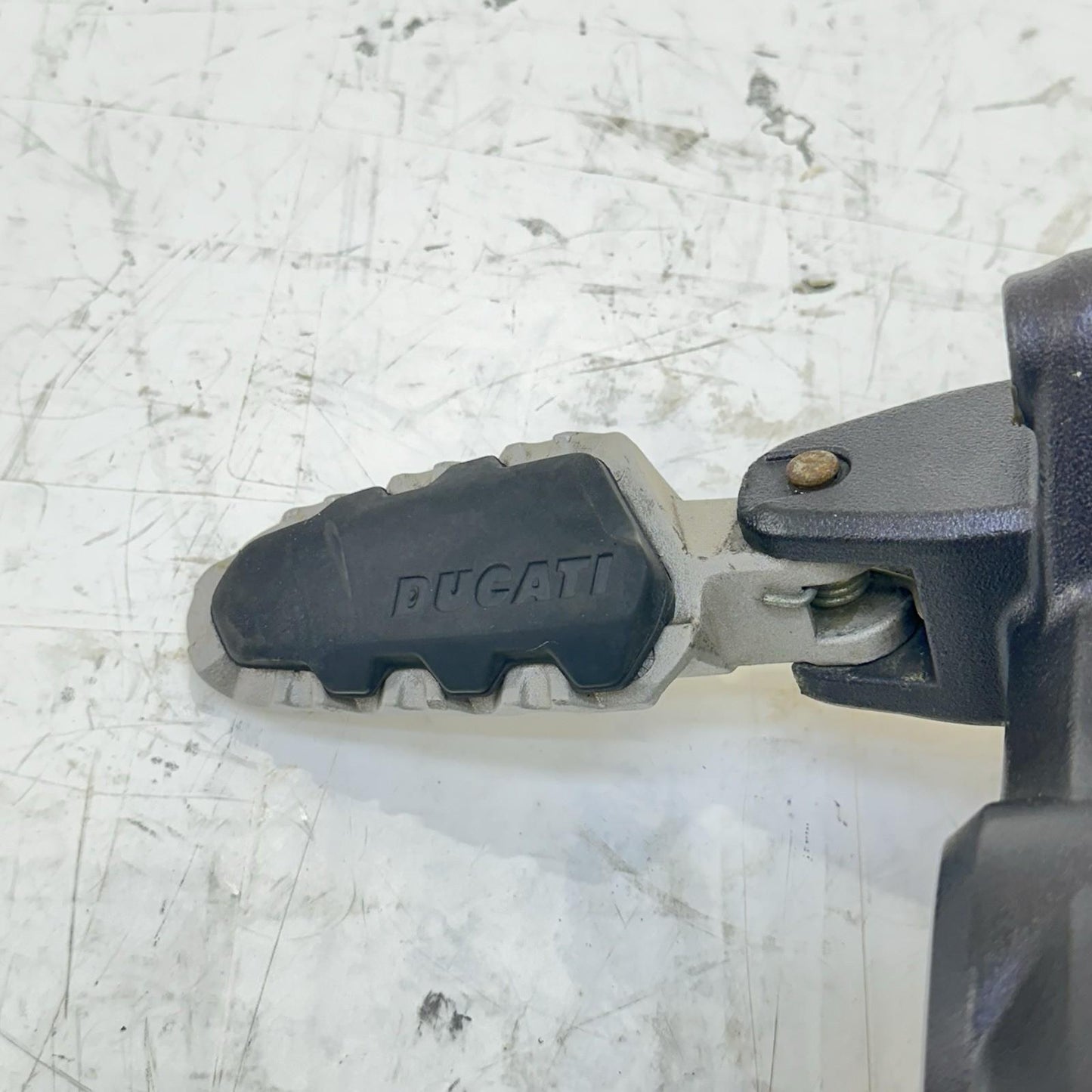 2016 - 2018 DUCATI HYPERMOTARD 939 FOOT REST PEGS PLATE BRACKET HOLDER *SCUFFED*