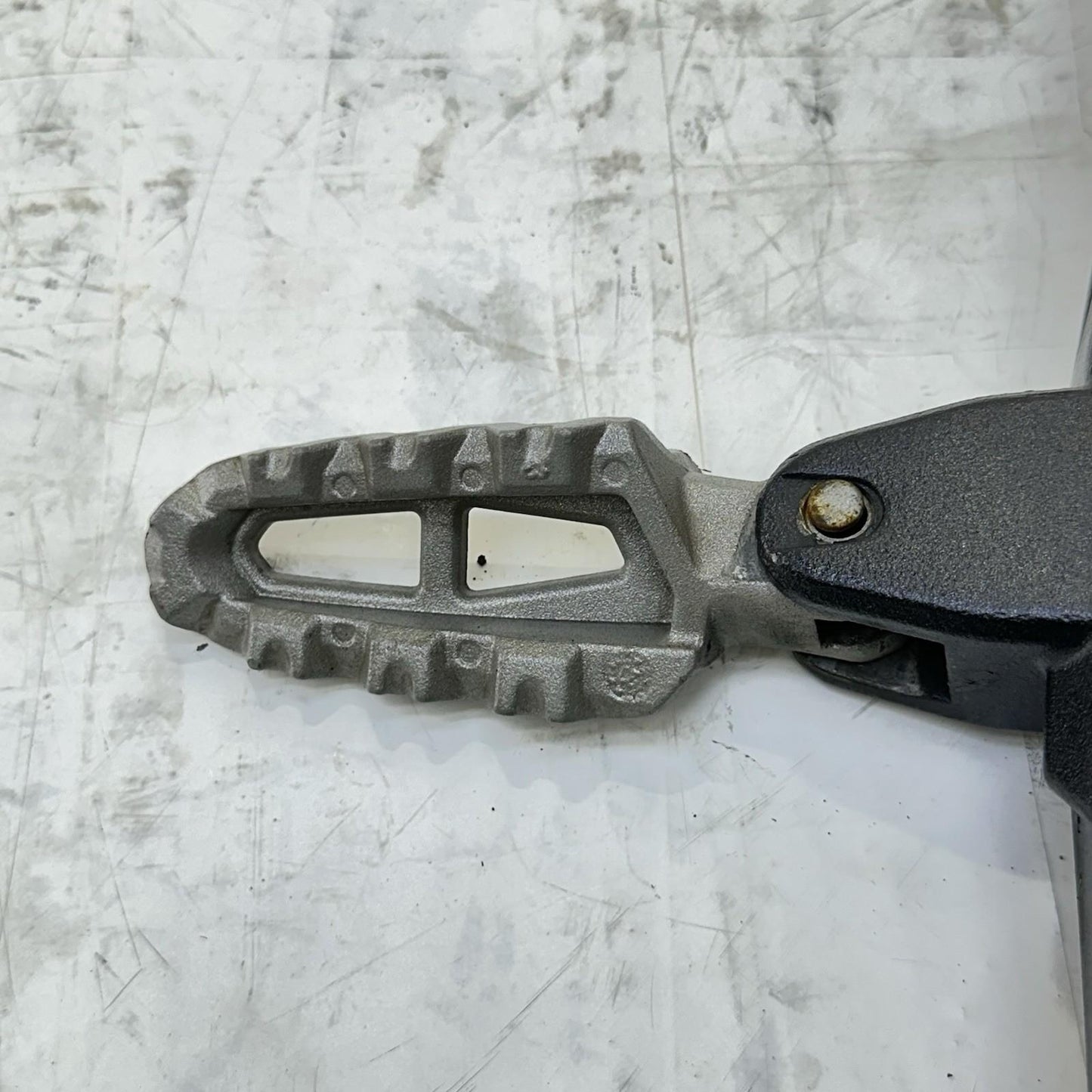 2016 - 2018 DUCATI HYPERMOTARD 939 FOOT REST PEGS PLATE BRACKET HOLDER *SCUFFED*