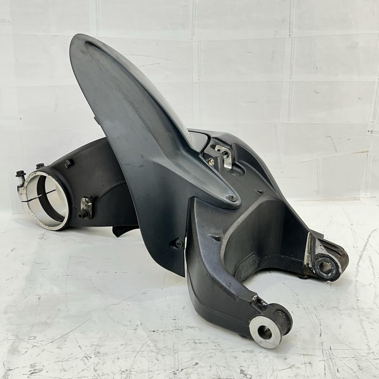 2016 - 2018 DUCATI HYPERMOTARD 939 SWINGARM REAR SHOCK BACK WHEEL MOUNT FENDER