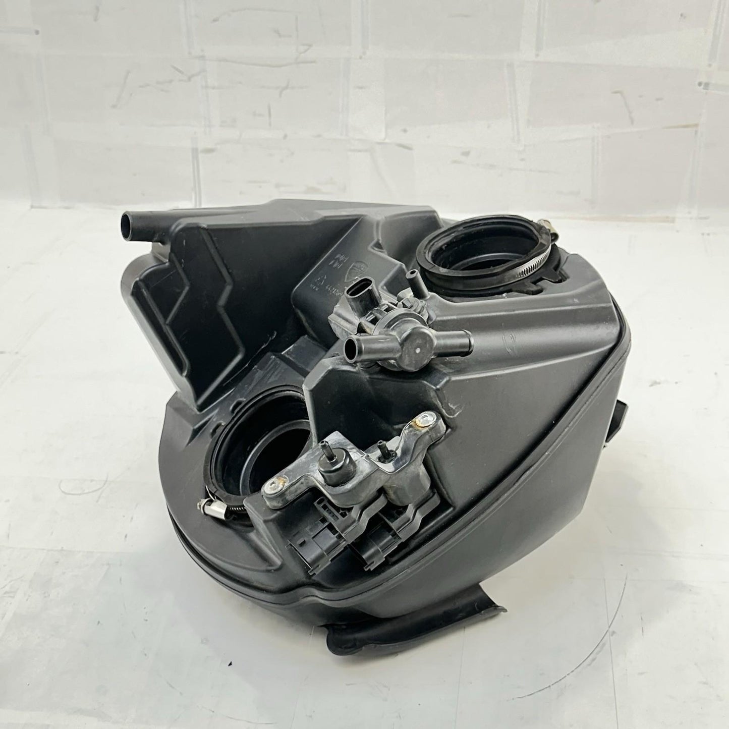 2016 - 2018 DUCATI HYPERMOTARD 939 AIRBOX INTAKE AIR FILTER HOUSING STOCK OEM