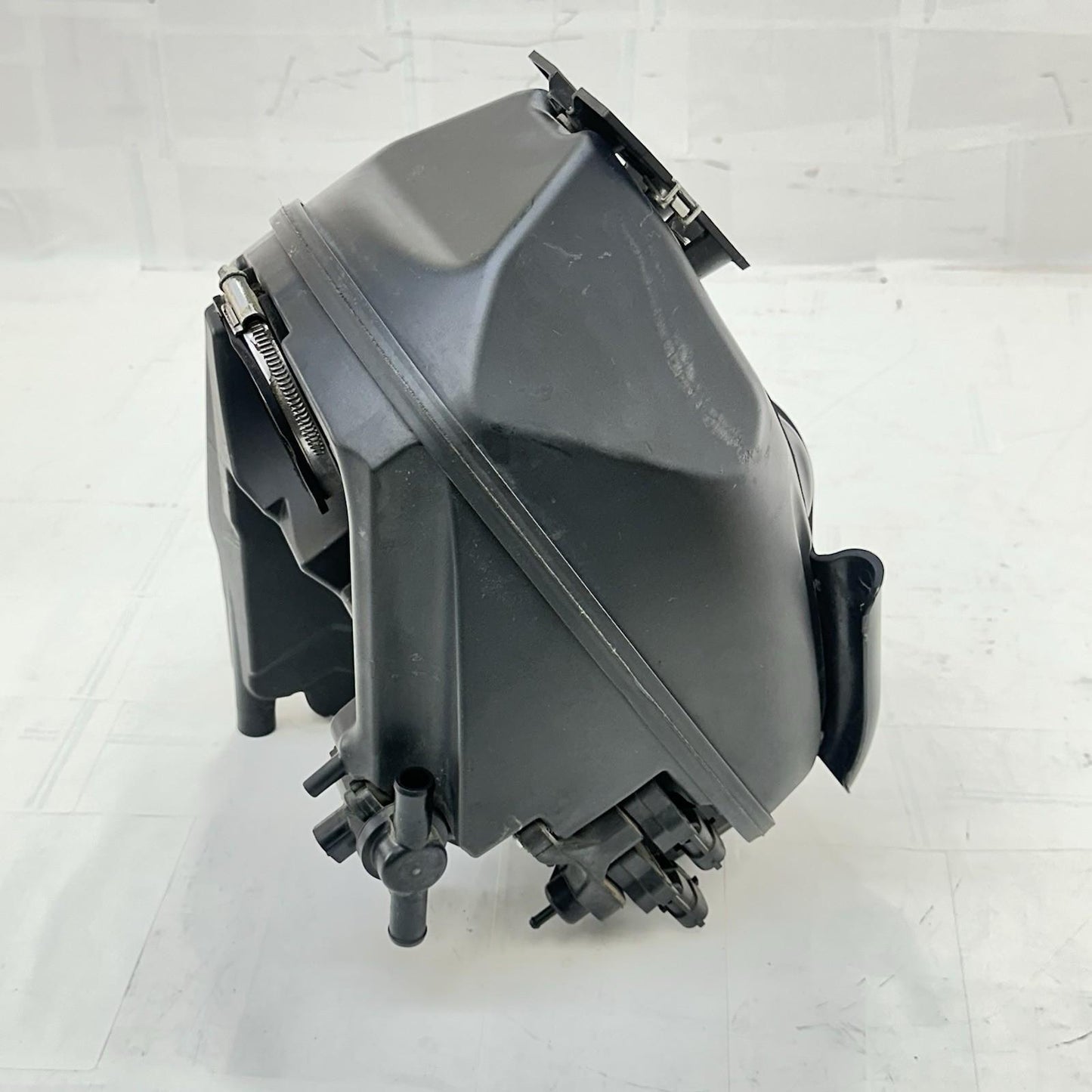 2016 - 2018 DUCATI HYPERMOTARD 939 AIRBOX INTAKE AIR FILTER HOUSING STOCK OEM