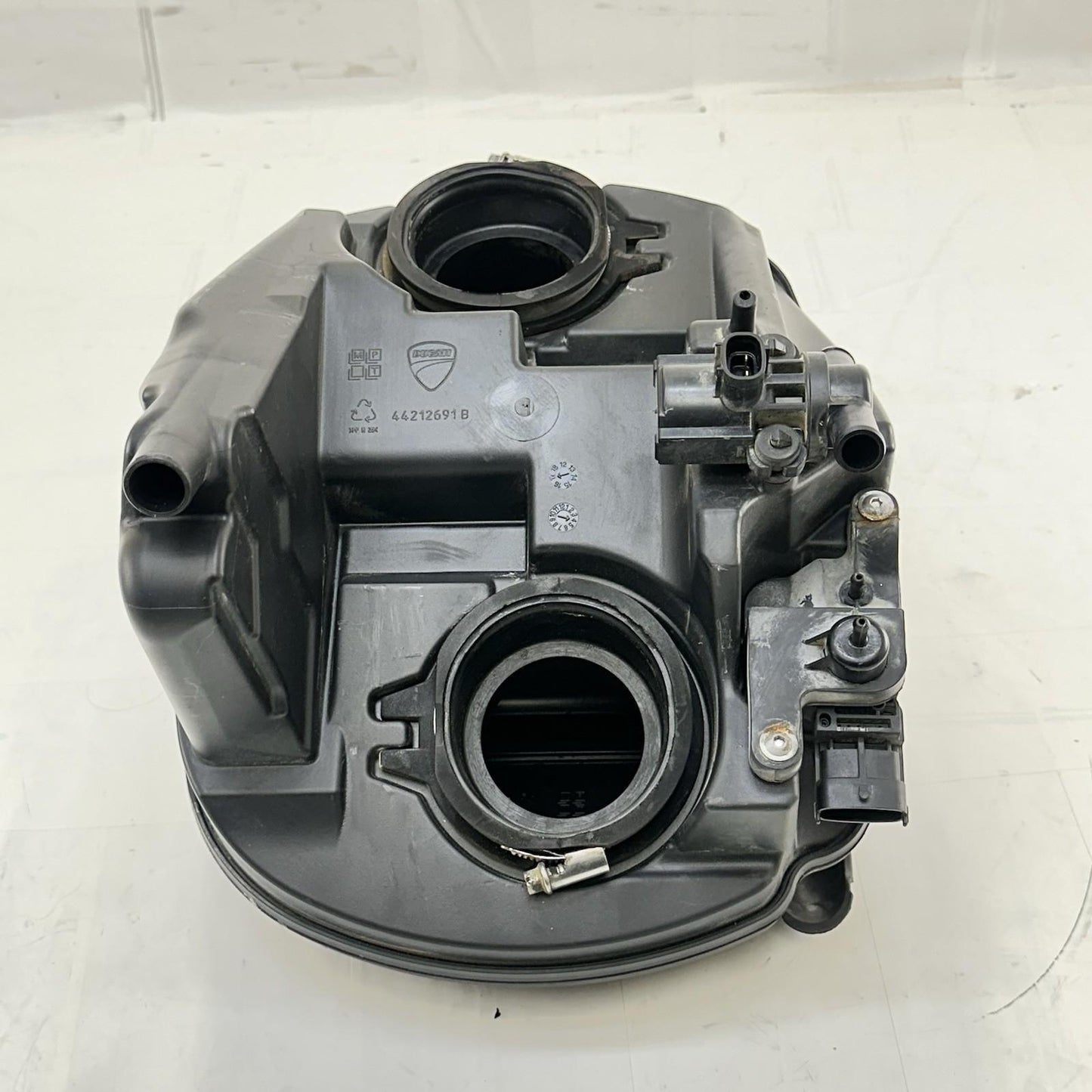 2016 - 2018 DUCATI HYPERMOTARD 939 AIRBOX INTAKE AIR FILTER HOUSING STOCK OEM