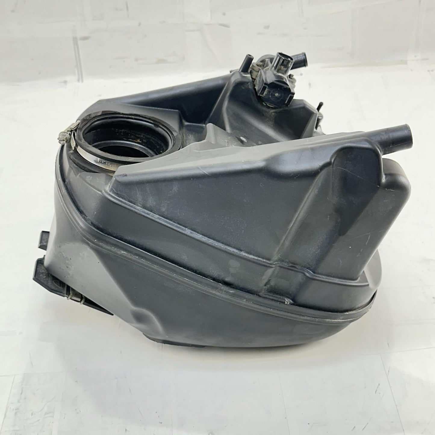 2016 - 2018 DUCATI HYPERMOTARD 939 AIRBOX INTAKE AIR FILTER HOUSING STOCK OEM