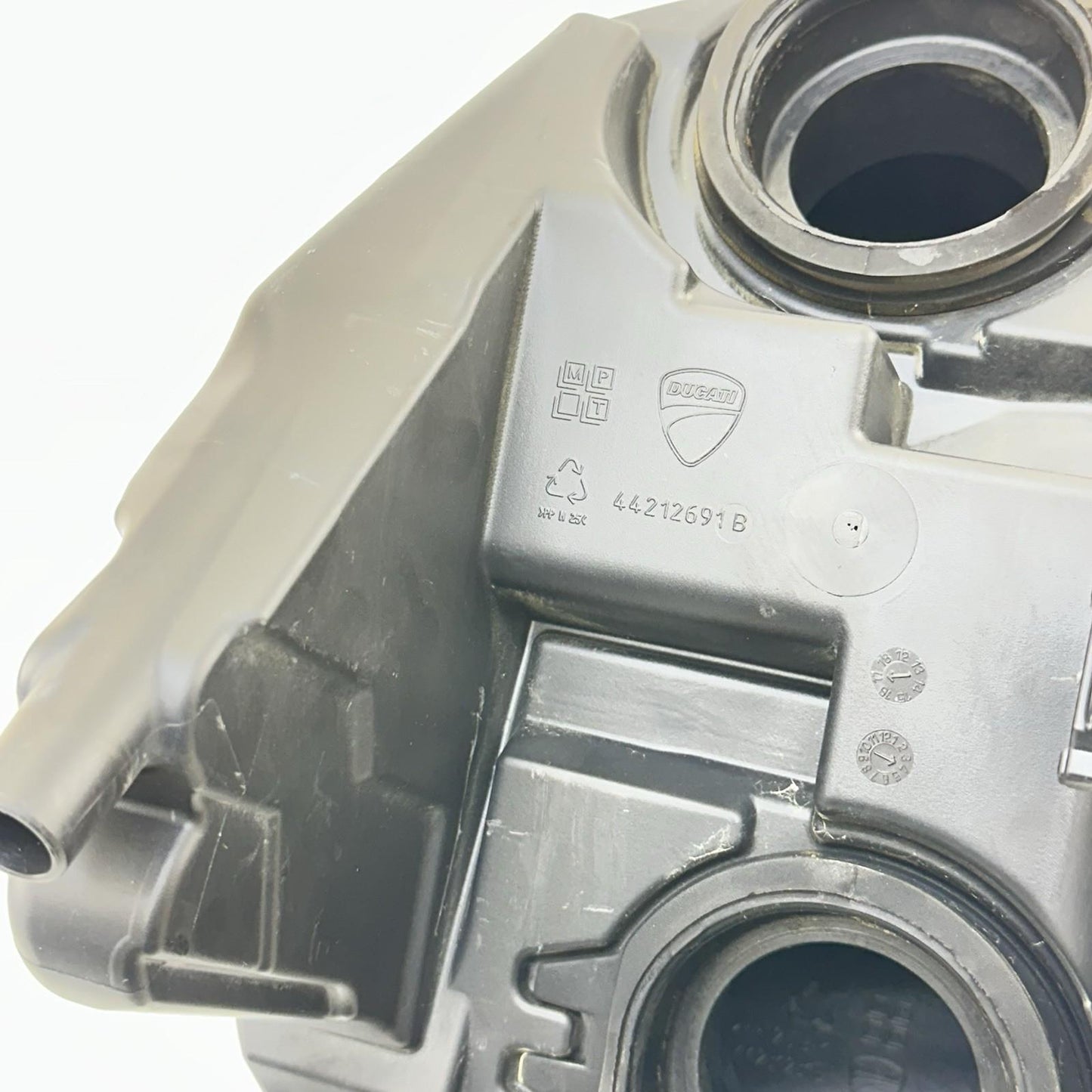 2016 - 2018 DUCATI HYPERMOTARD 939 AIRBOX INTAKE AIR FILTER HOUSING STOCK OEM