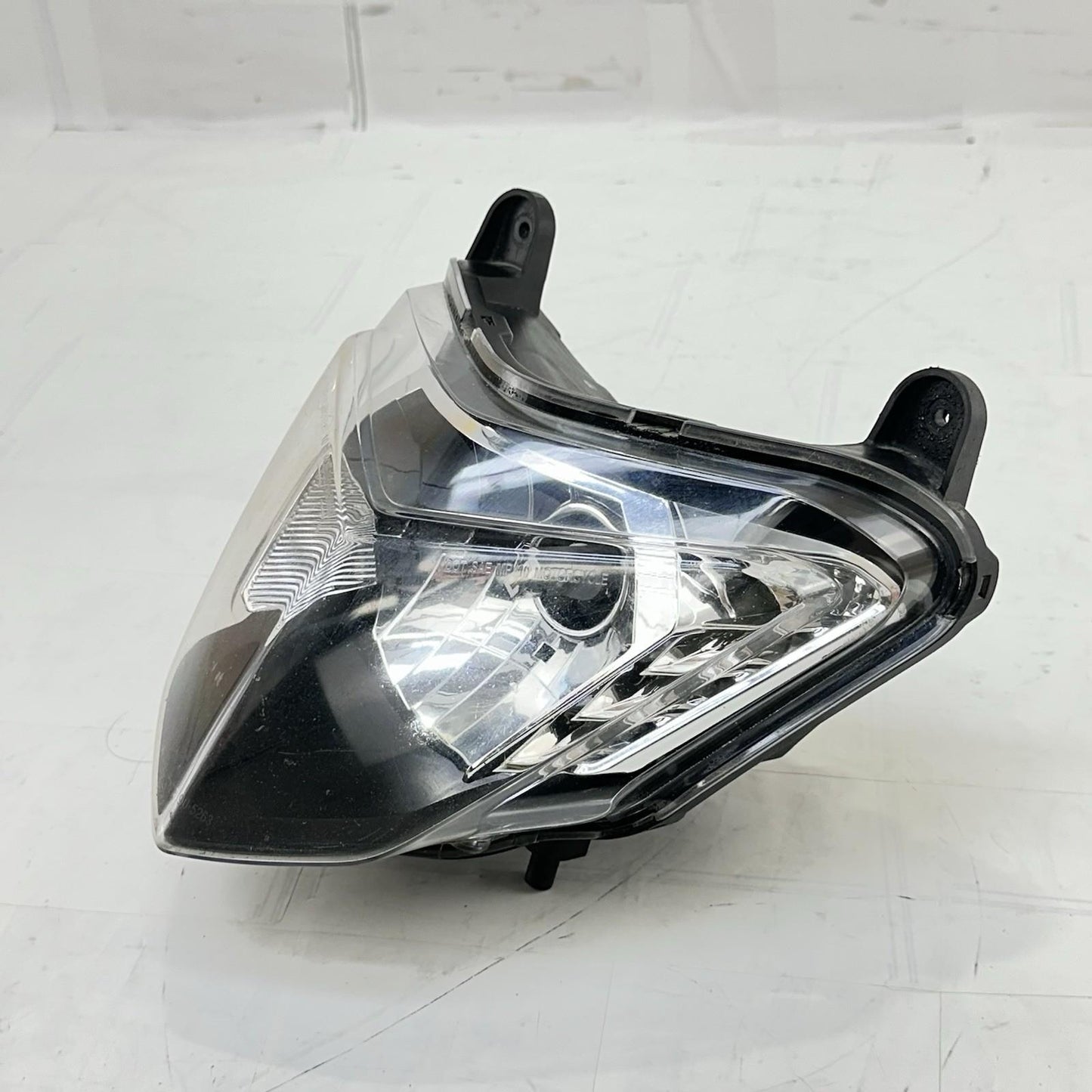 2016 - 2018 DUCATI HYPERMOTARD 939 FRONT HEADLIGHT LAMP LIGHT HEAD STOCK OEM