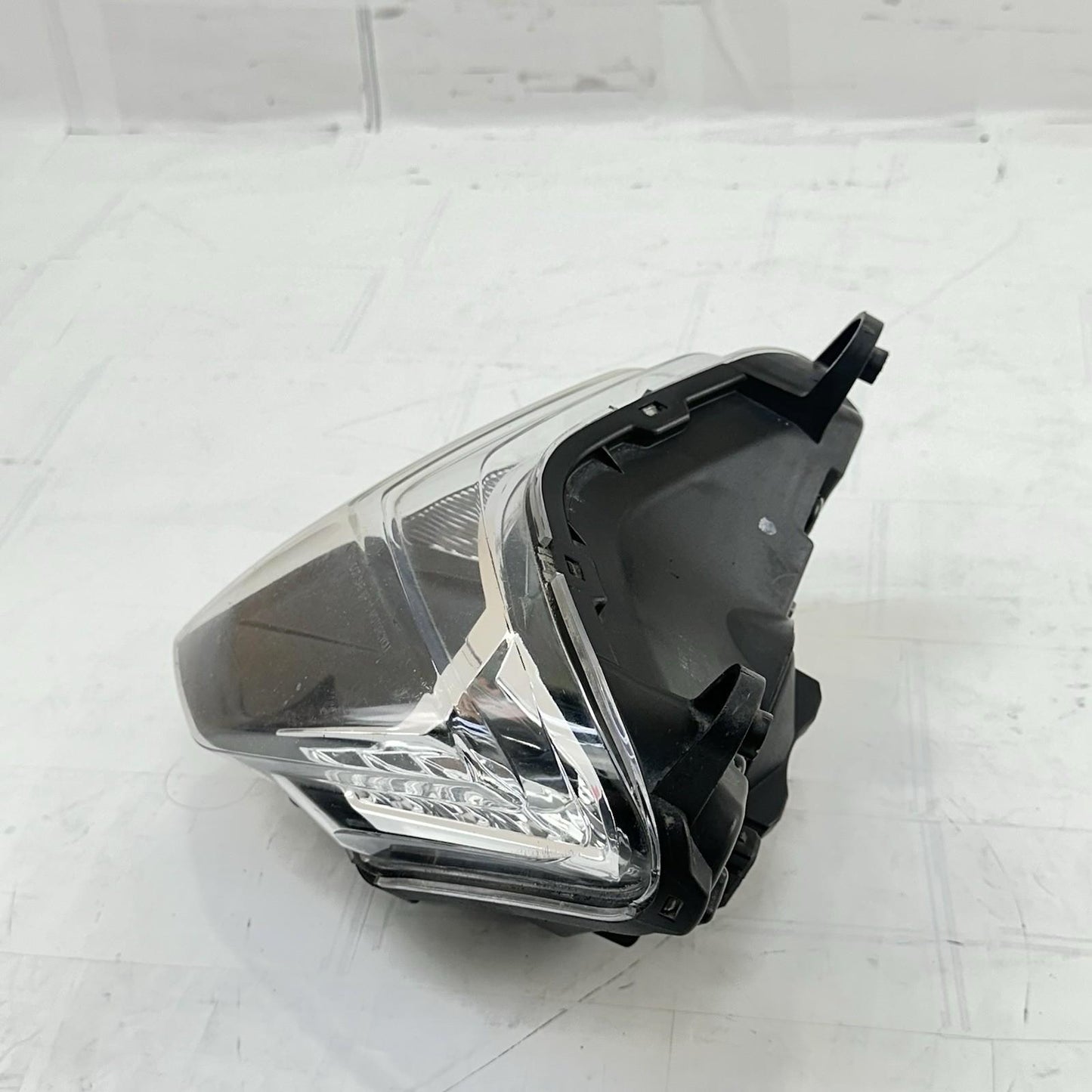 2016 - 2018 DUCATI HYPERMOTARD 939 FRONT HEADLIGHT LAMP LIGHT HEAD STOCK OEM