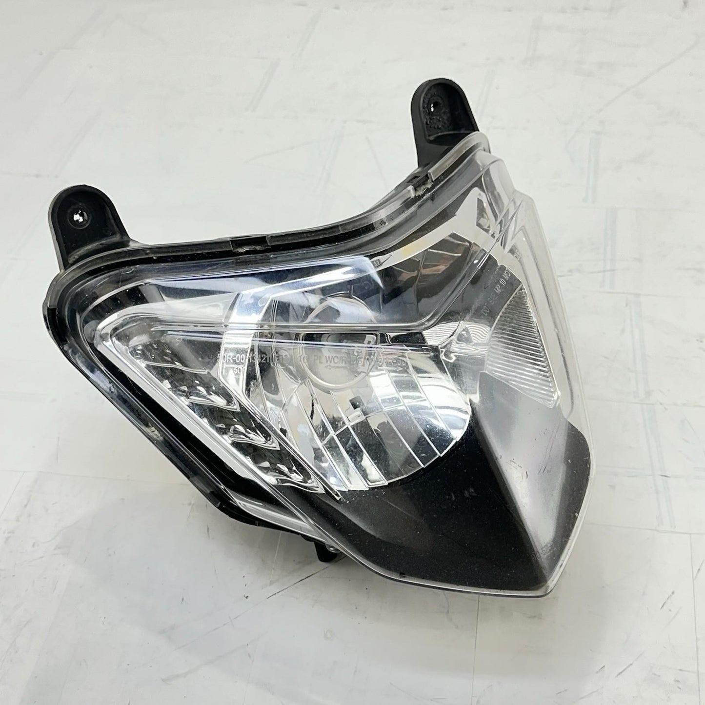 2016 - 2018 DUCATI HYPERMOTARD 939 FRONT HEADLIGHT LAMP LIGHT HEAD STOCK OEM