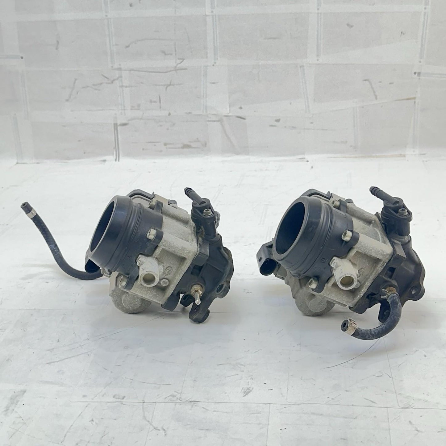 2016 - 2018 DUCATI HYPERMOTARD 939 THROTTLE BODIES LINES BOLTS HARDWARE SET PAIR