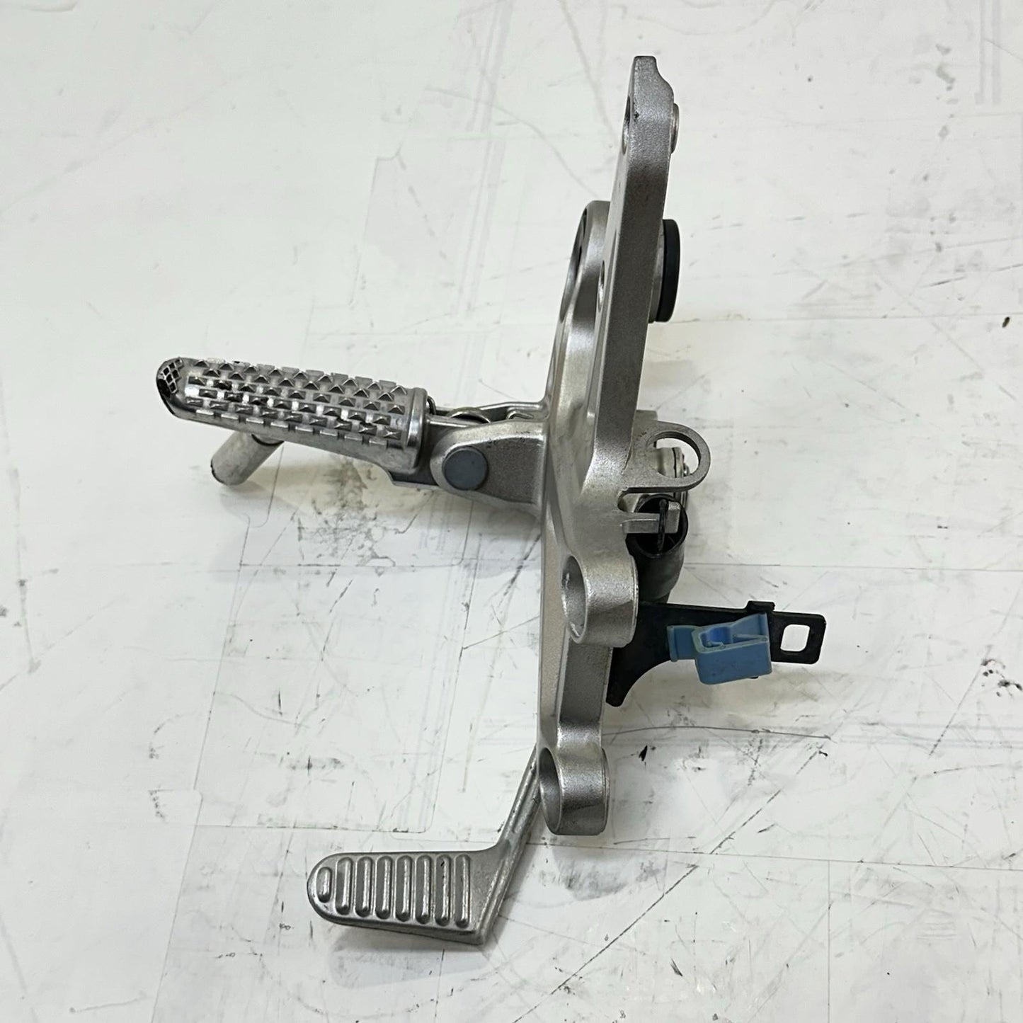 2017 - 2019 HONDA CBR 1000RR SP REAR SET LEFT RIGHT BRAKE PEDAL FOOT REST PEGS