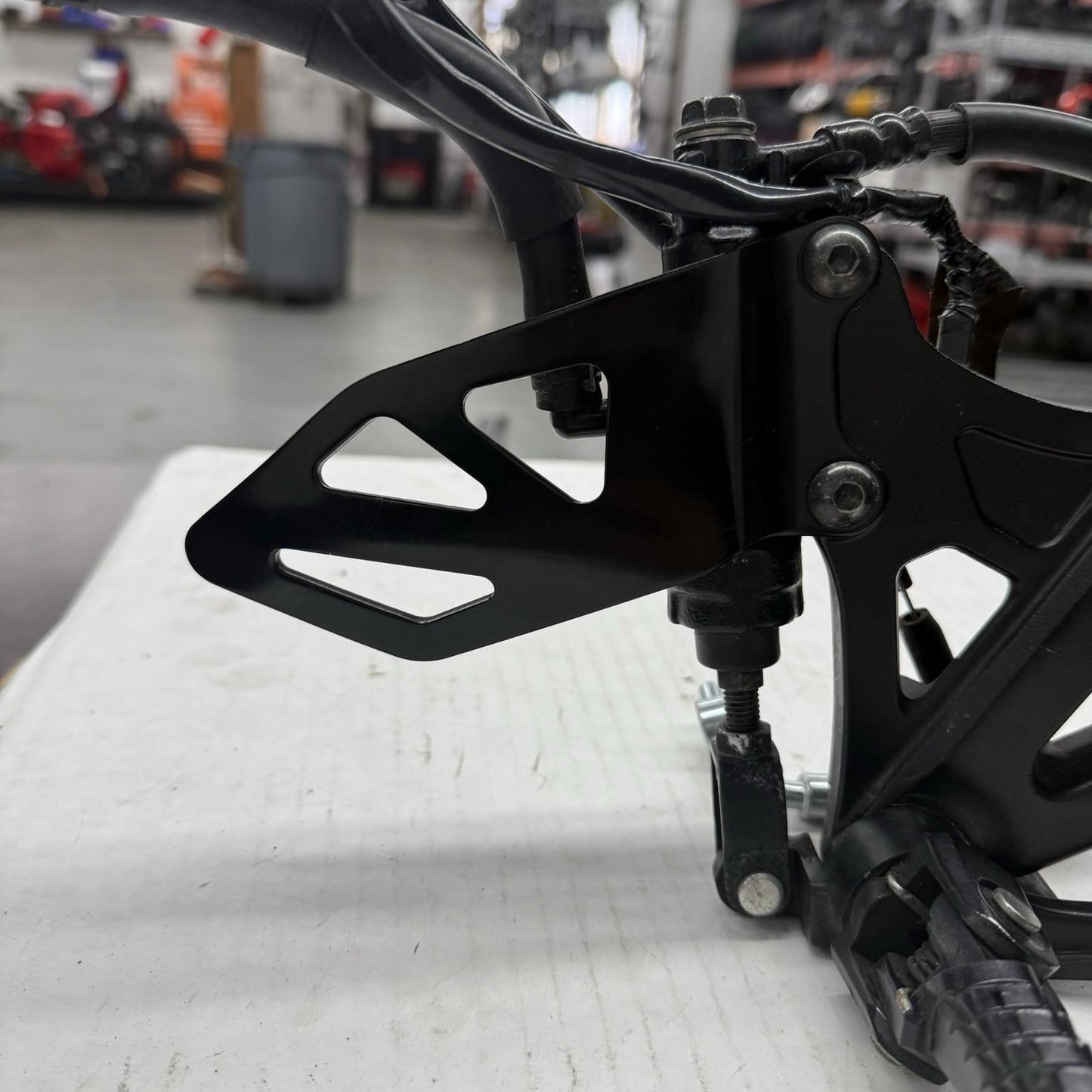 2017 - 2025 SUZUKI GSXR1000R RIGHT REARSET REAR SET DRIVER FOOT PEG REST MASTER