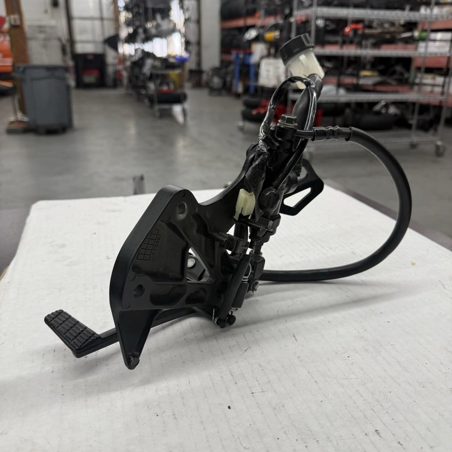 2017 - 2025 SUZUKI GSXR1000R RIGHT REARSET REAR SET DRIVER FOOT PEG REST MASTER
