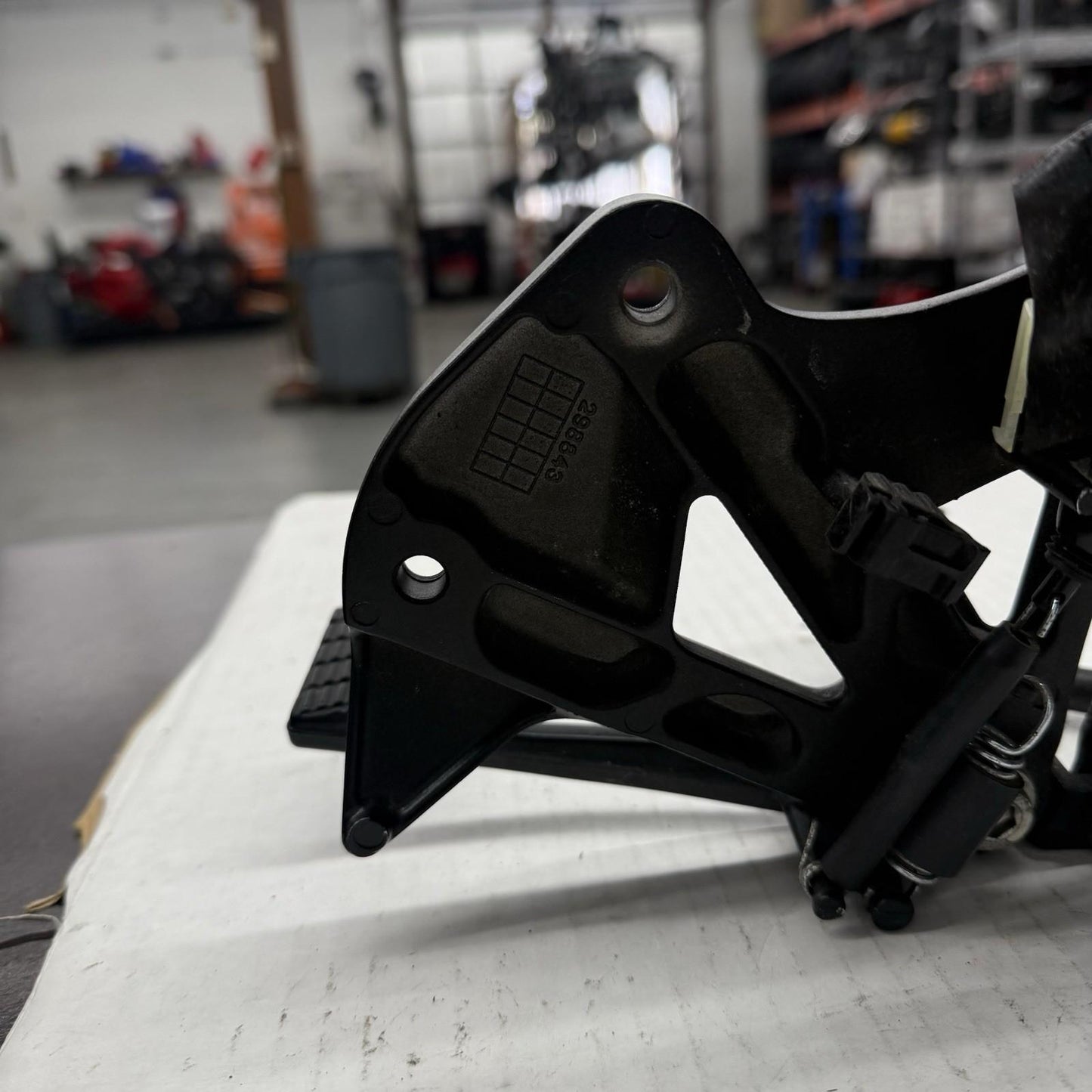 2017 - 2025 SUZUKI GSXR1000R RIGHT REARSET REAR SET DRIVER FOOT PEG REST MASTER