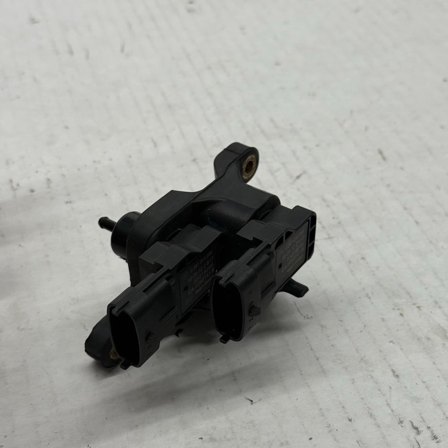 10 Ducati Hypermotard 1100 Mass Air Flow Sensor MAP MAF STOCK